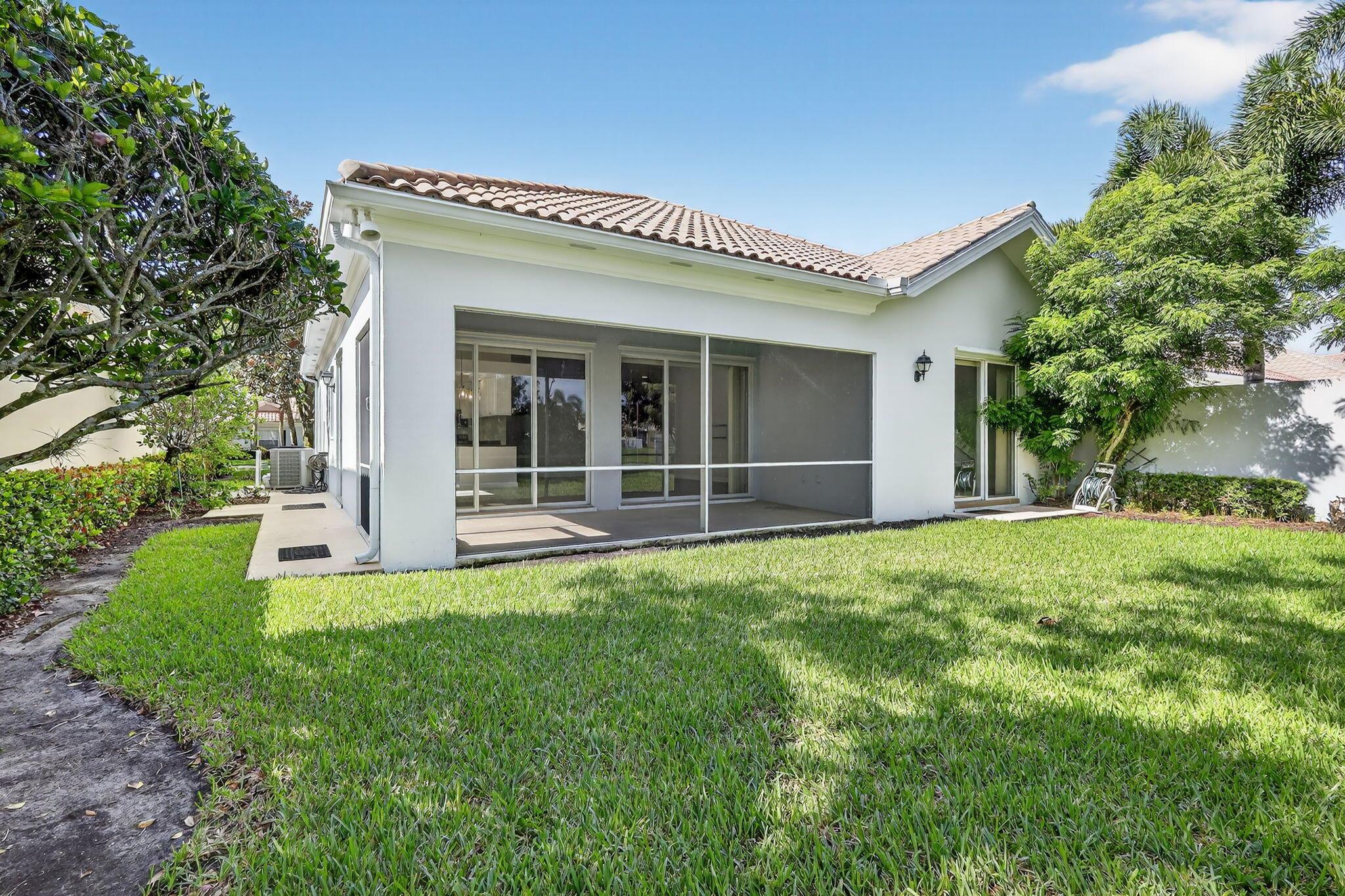 Wellington, Florida 33414, United States, 3 Bedrooms Bedrooms, ,3 BathroomsBathrooms,Residential,Pending,209645