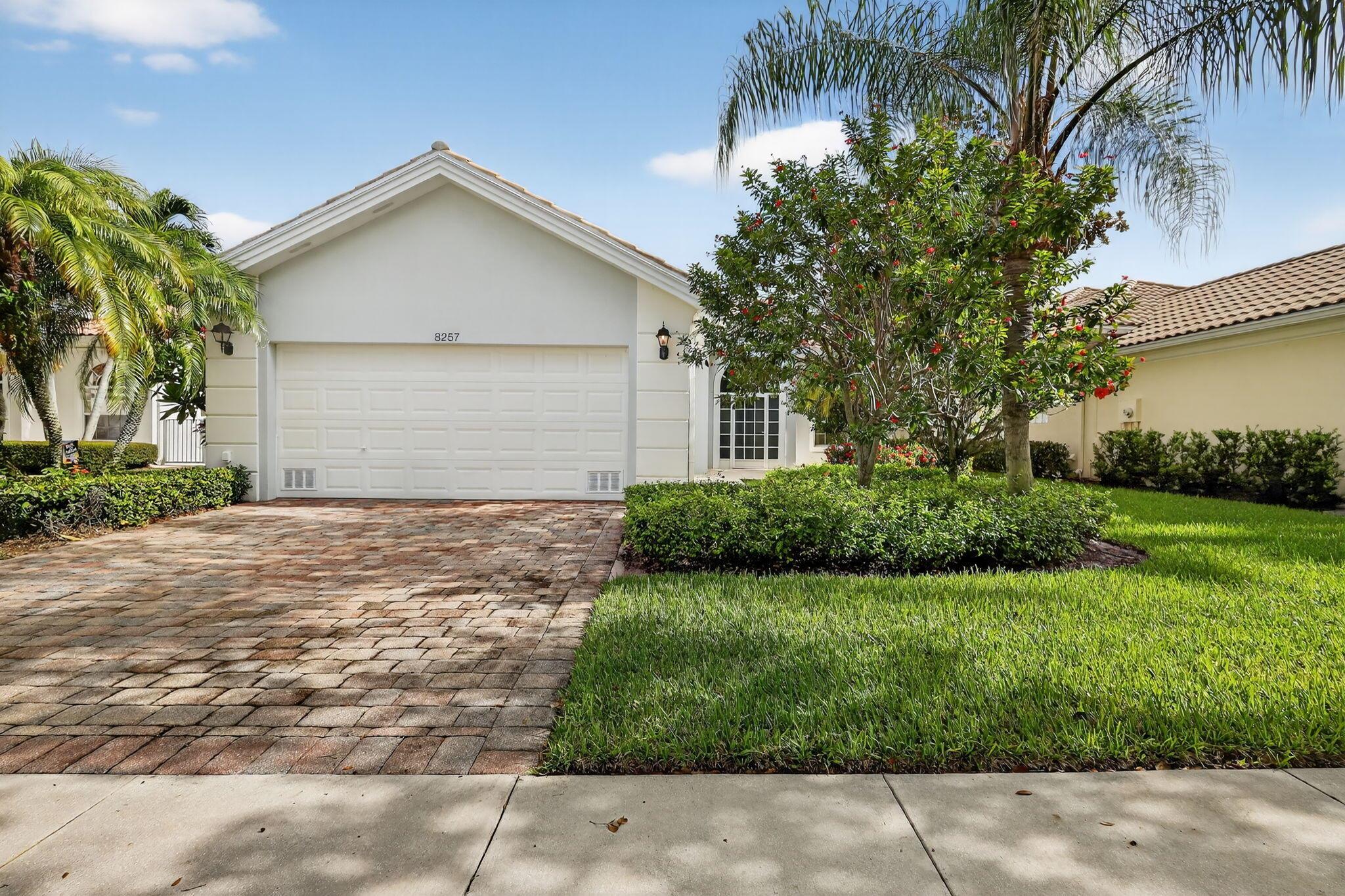 Wellington, Florida 33414, United States, 3 Bedrooms Bedrooms, ,3 BathroomsBathrooms,Residential,Pending,209645