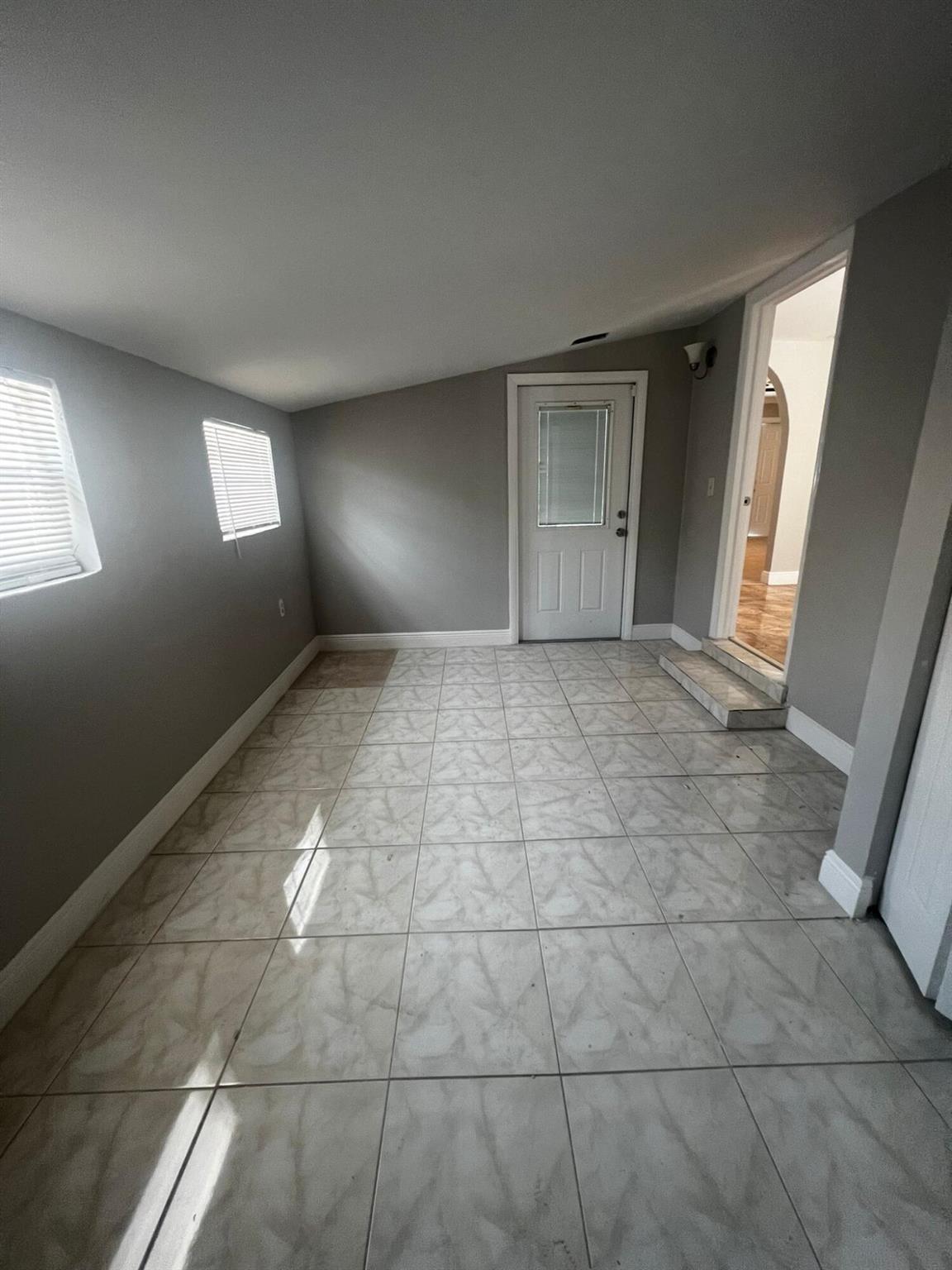 LAKEWOOD GARDENS PL 1 IN - Residential Lease
