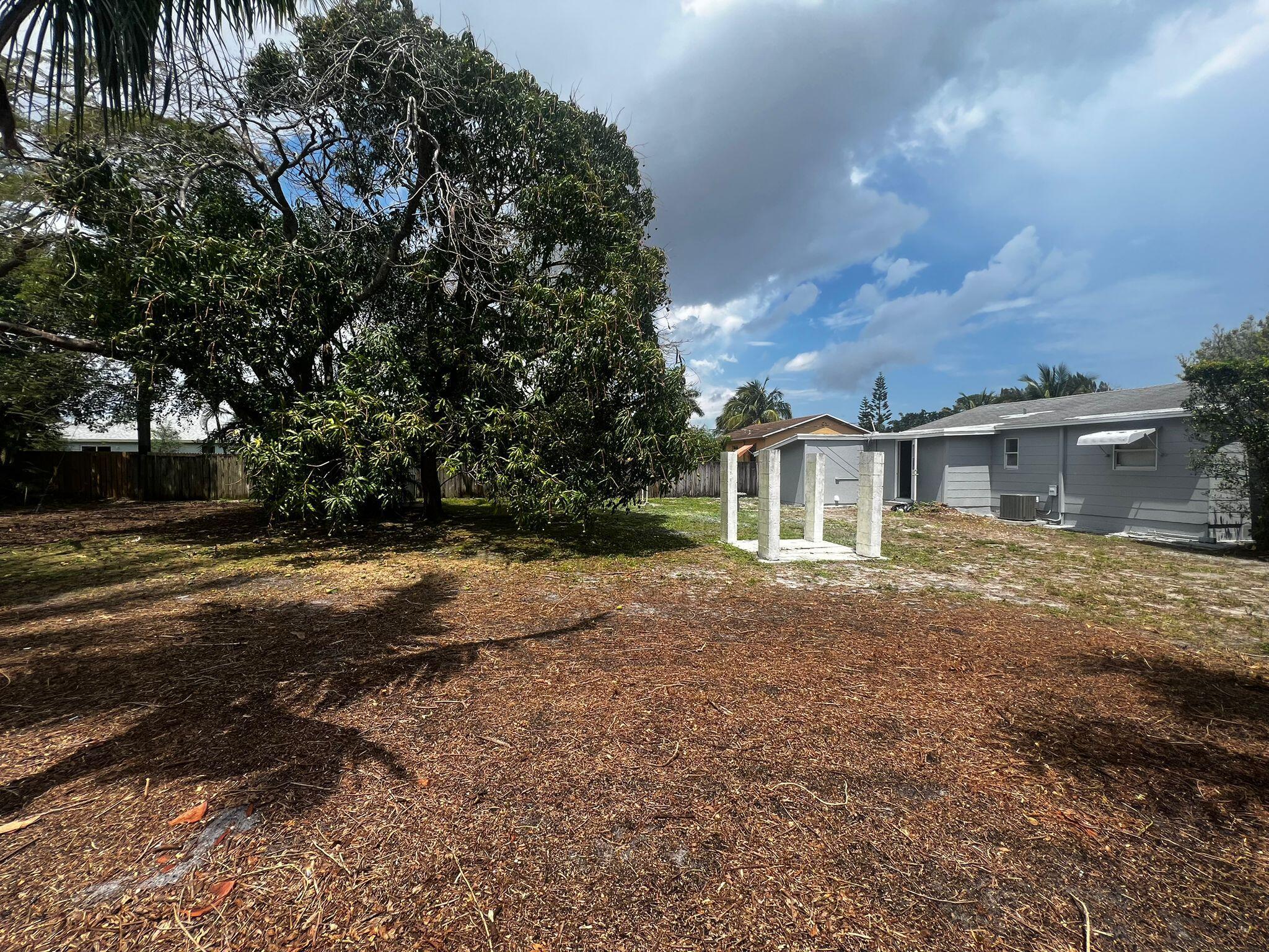 LAKEWOOD GARDENS PL 1 IN - Residential Lease