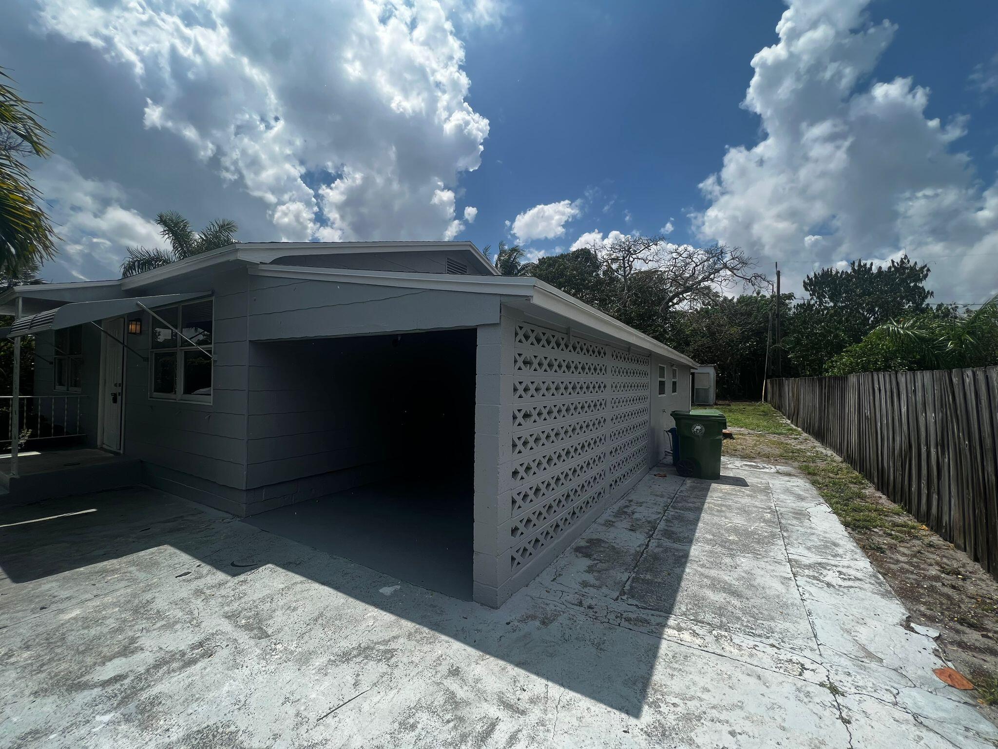 LAKEWOOD GARDENS PL 1 IN - Residential Lease