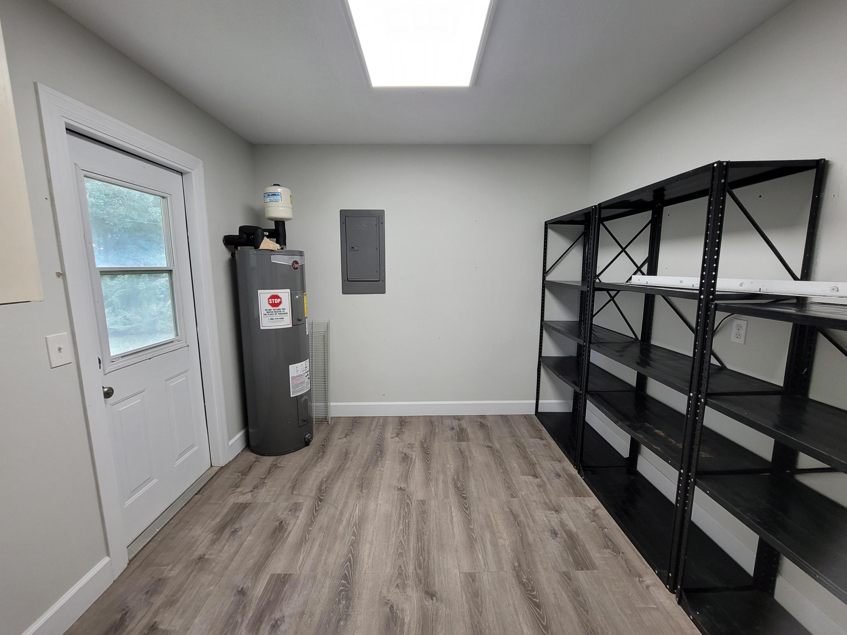 PINE TREE PARK UNIT NO 3 - Residential Lease