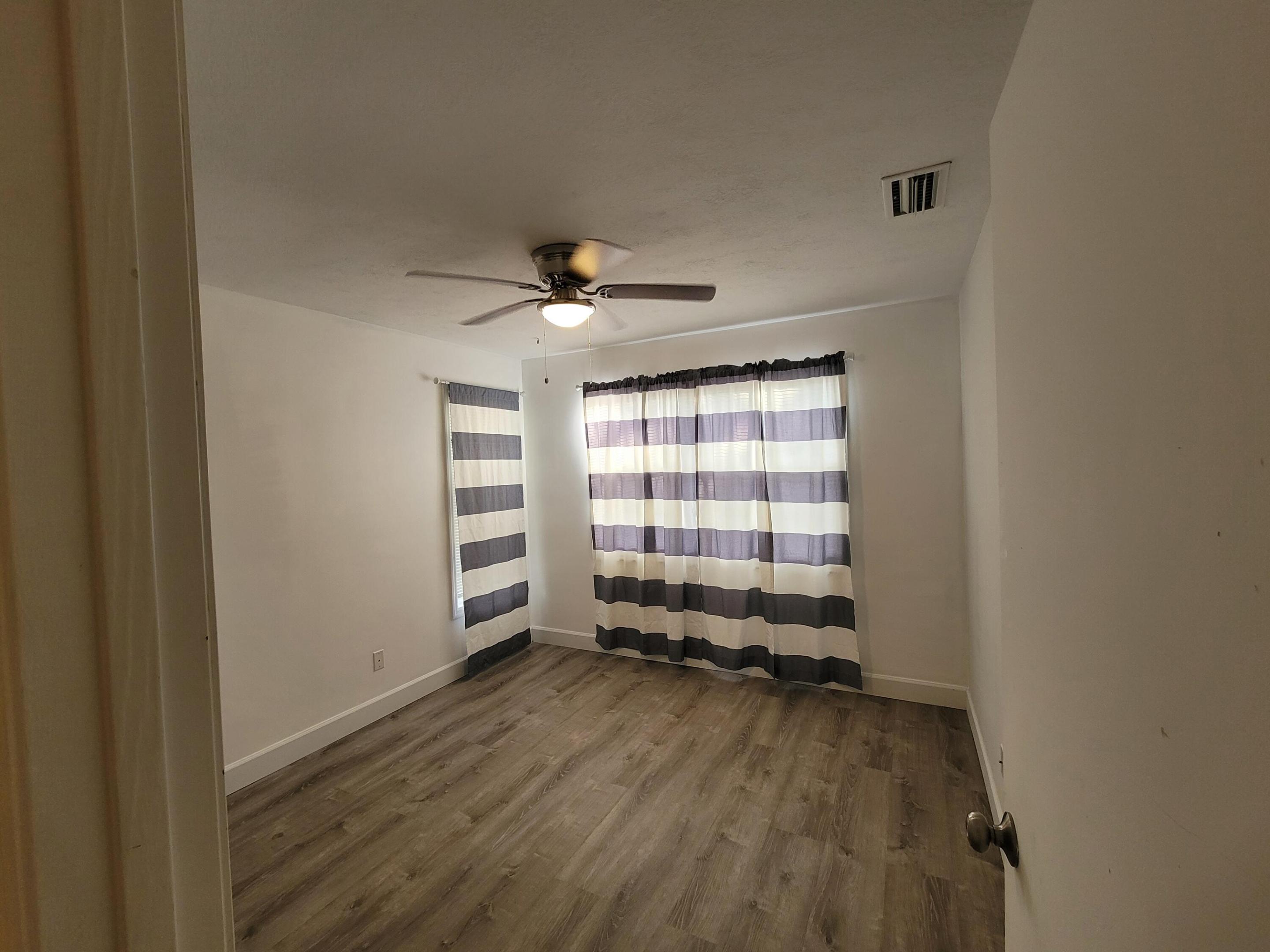 PINE TREE PARK UNIT NO 3 - Residential Lease