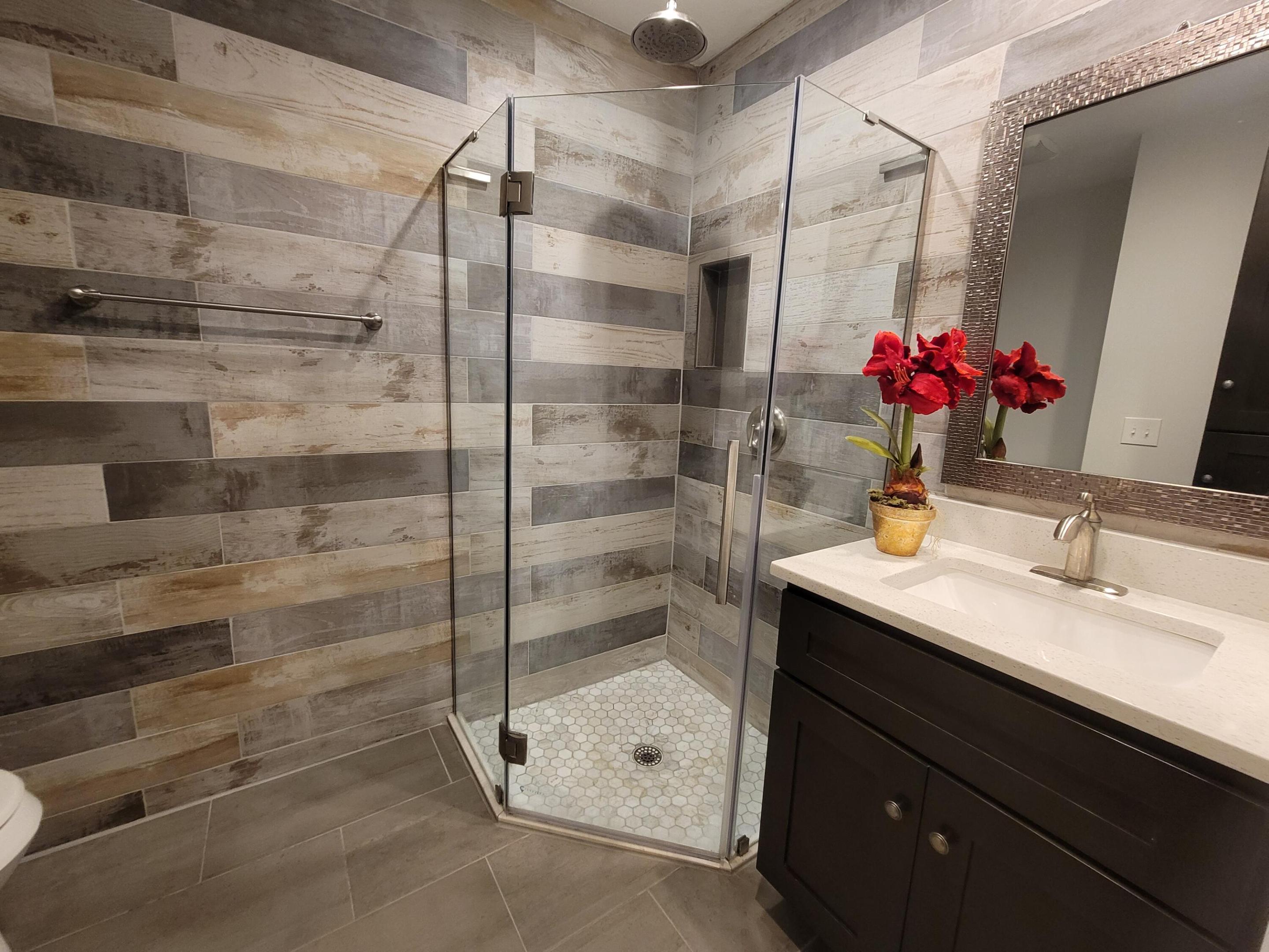 PINE TREE PARK UNIT NO 3 - Residential Lease