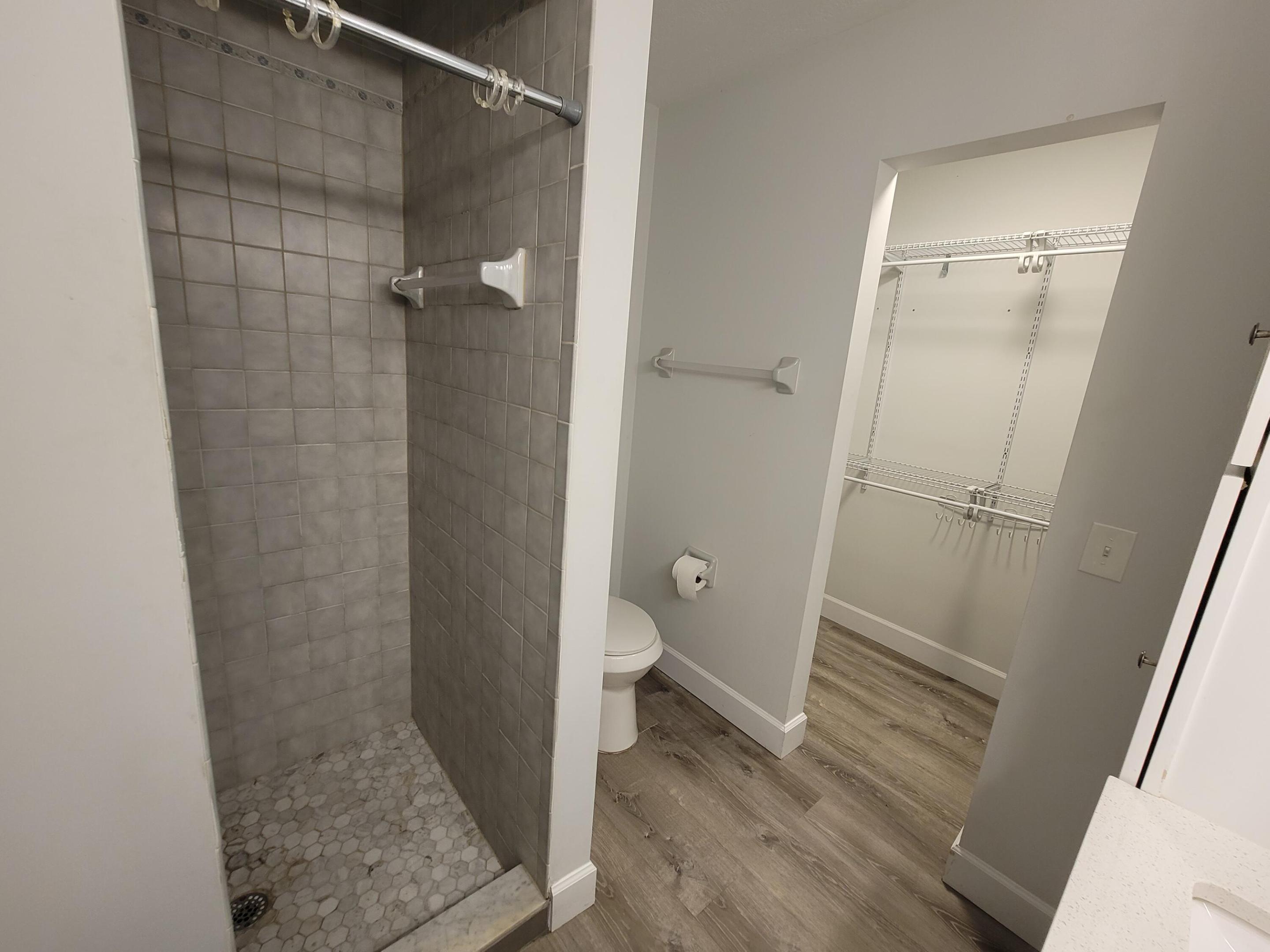 PINE TREE PARK UNIT NO 3 - Residential Lease