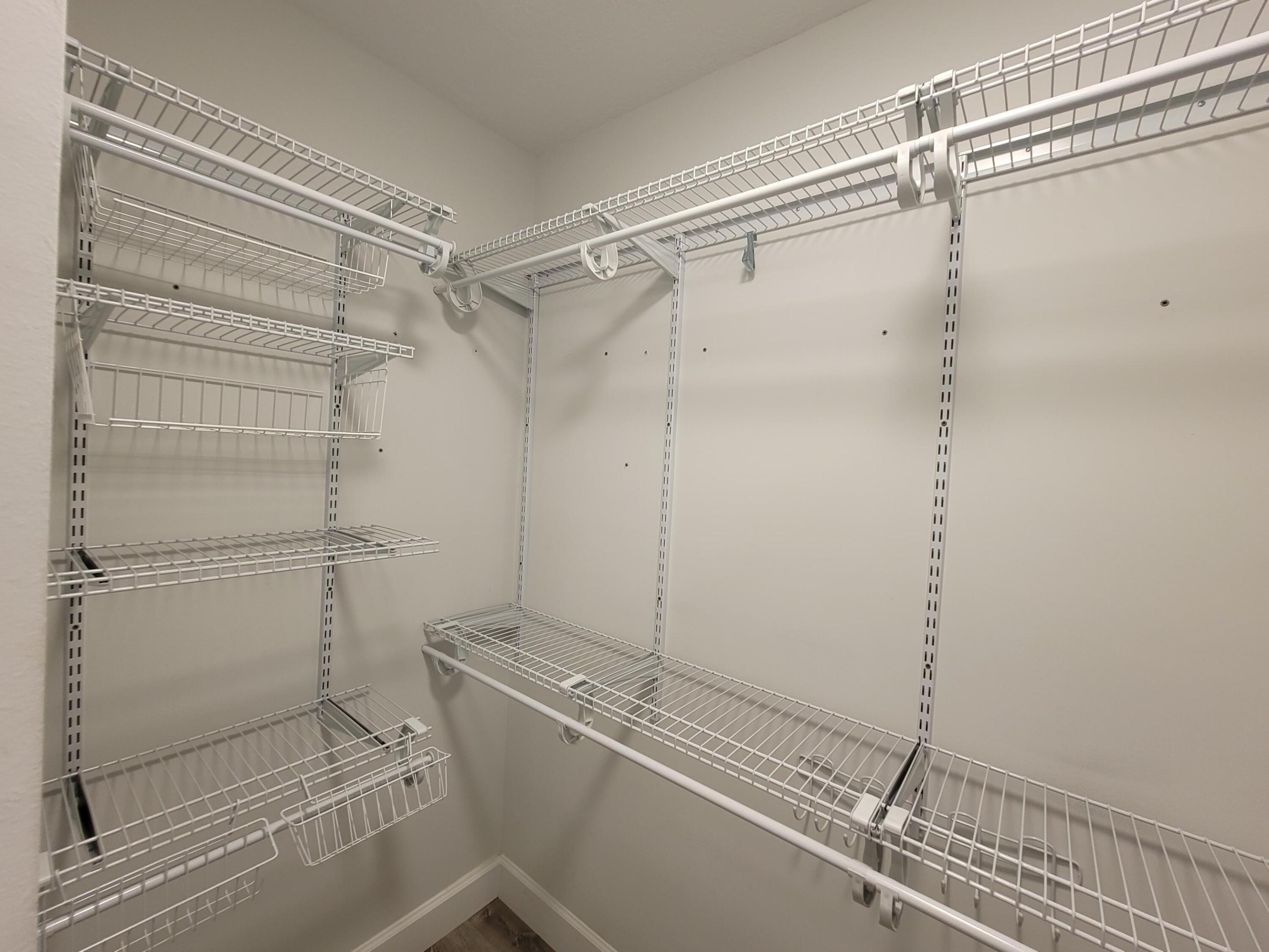 PINE TREE PARK UNIT NO 3 - Residential Lease