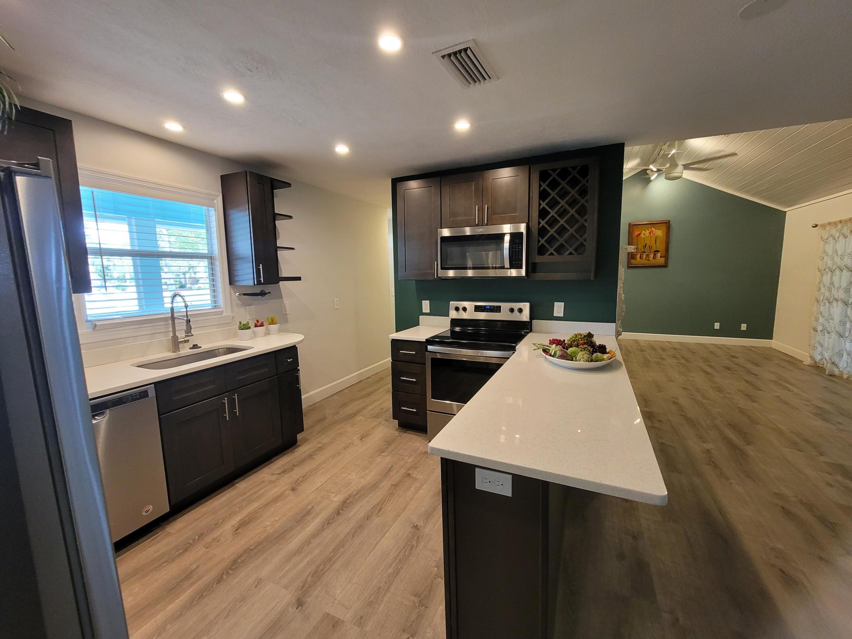 PINE TREE PARK UNIT NO 3 - Residential Lease