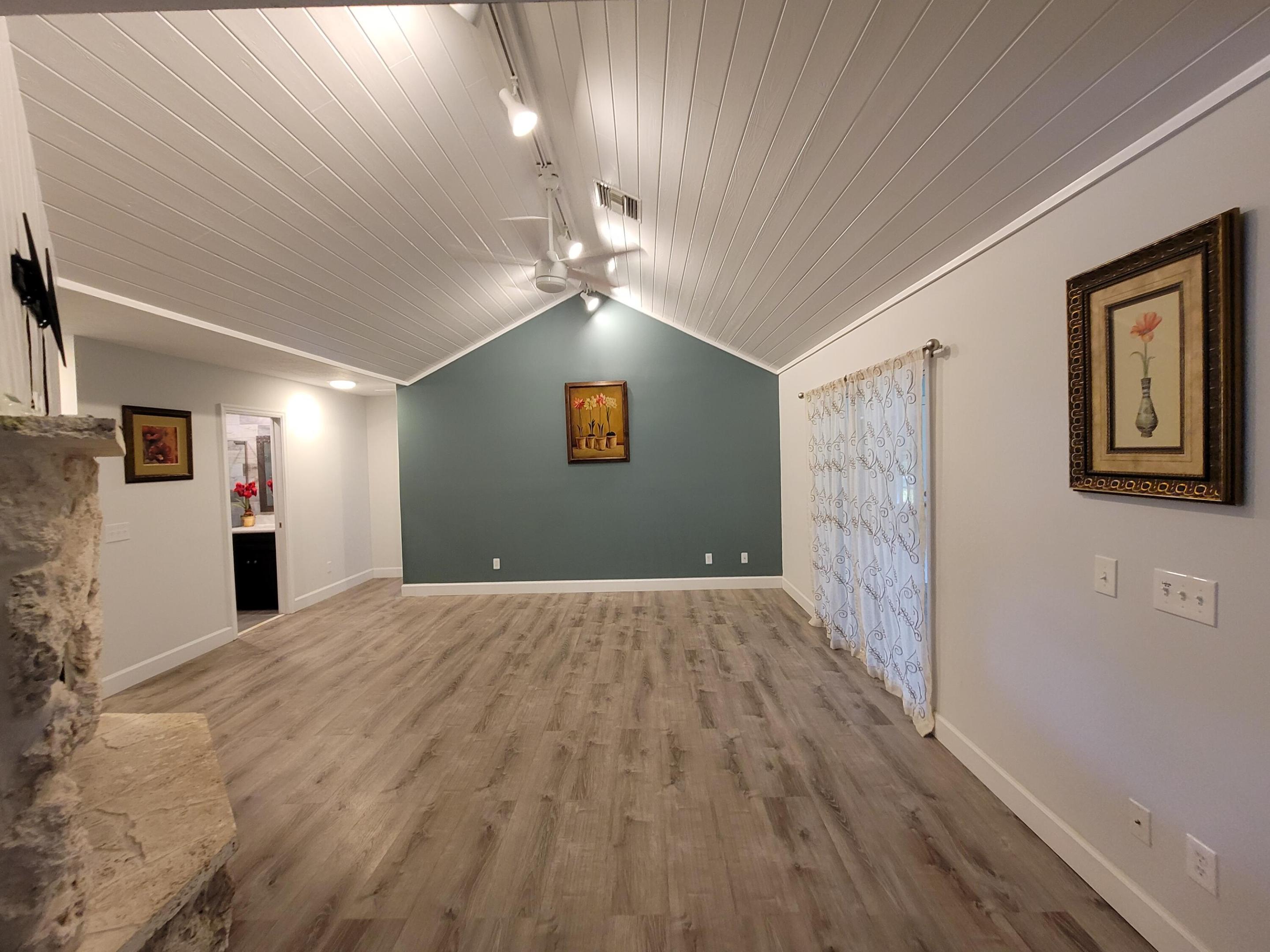 PINE TREE PARK UNIT NO 3 - Residential Lease