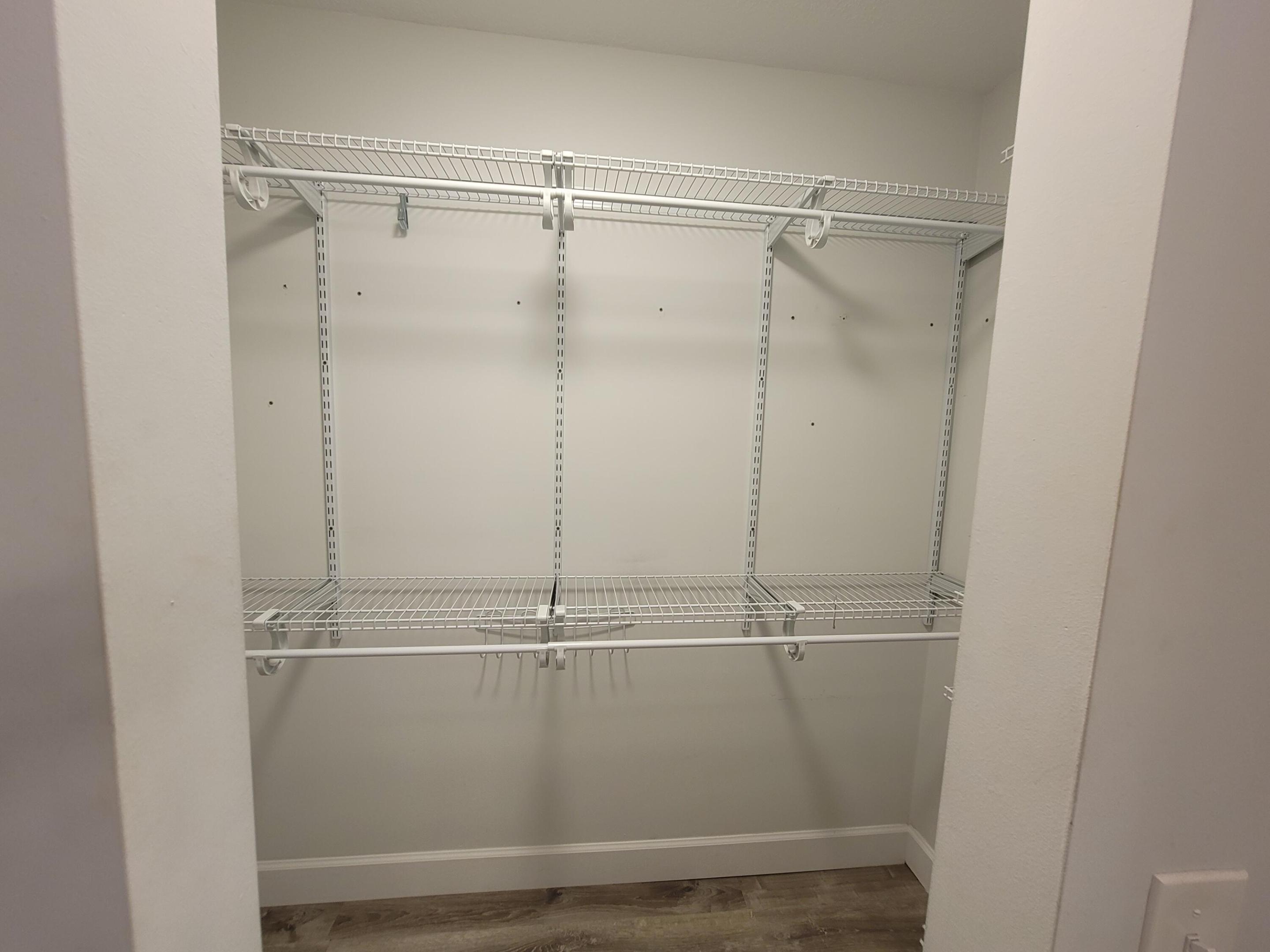 PINE TREE PARK UNIT NO 3 - Residential Lease