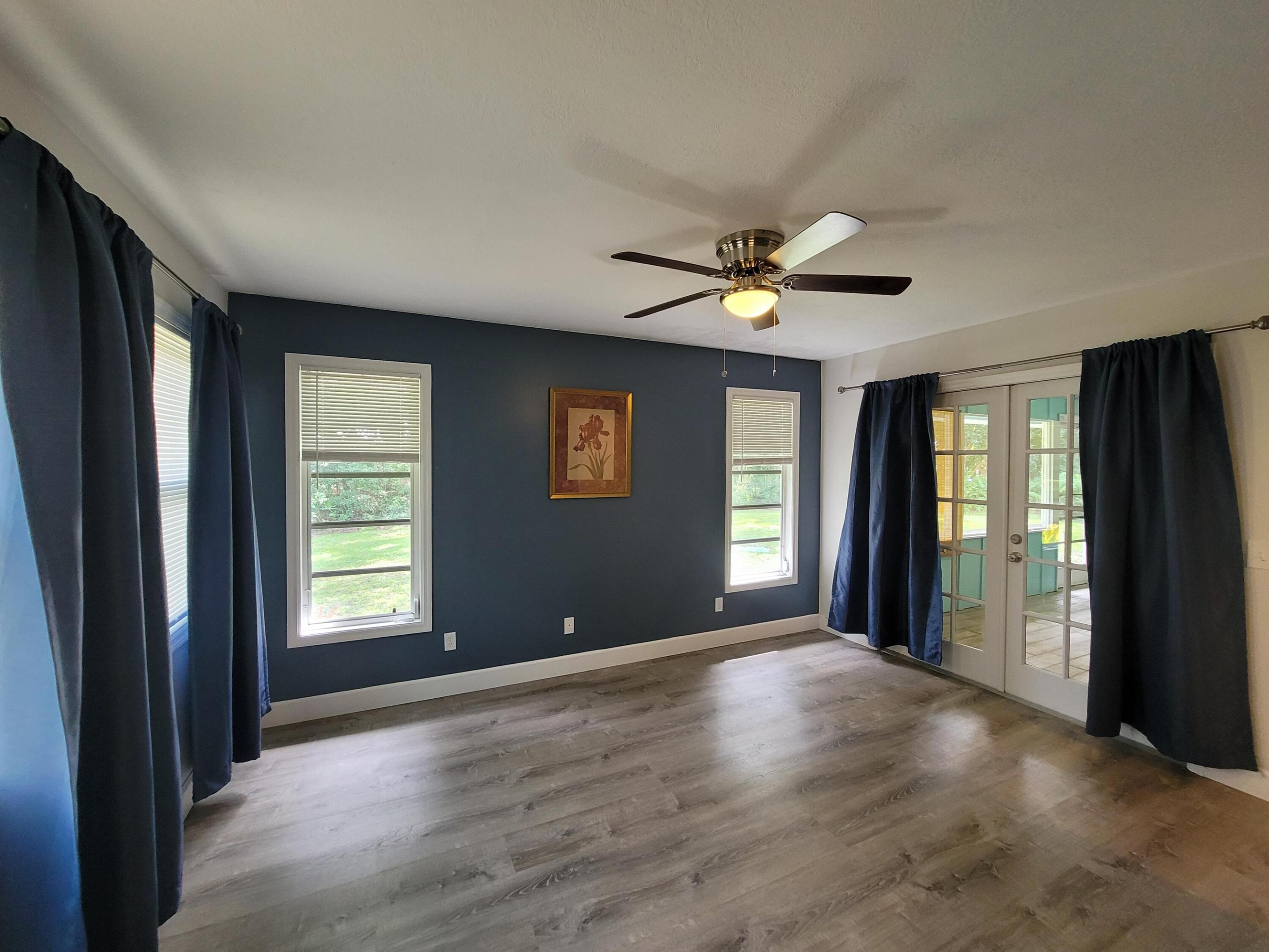 PINE TREE PARK UNIT NO 3 - Residential Lease