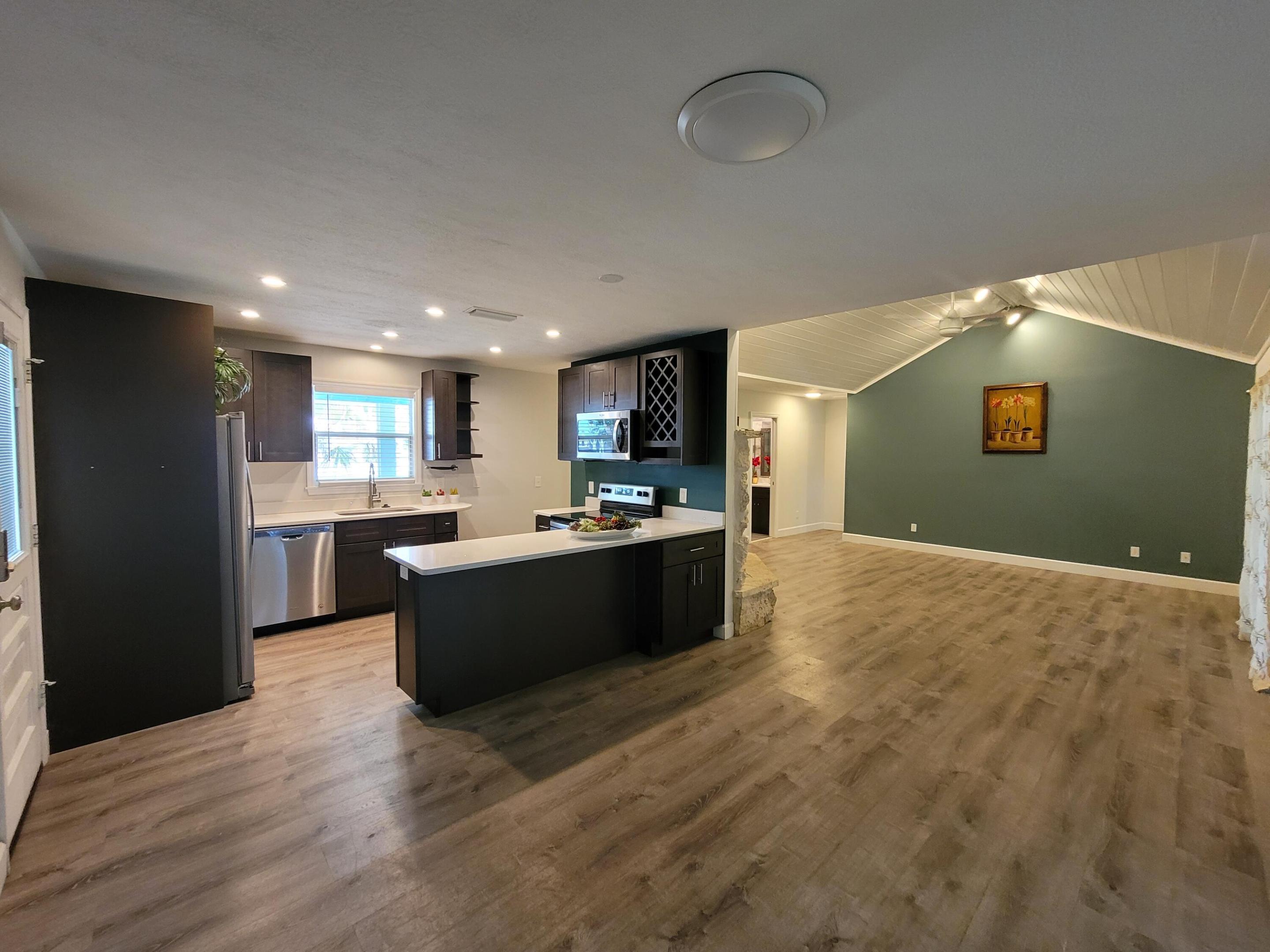 PINE TREE PARK UNIT NO 3 - Residential Lease