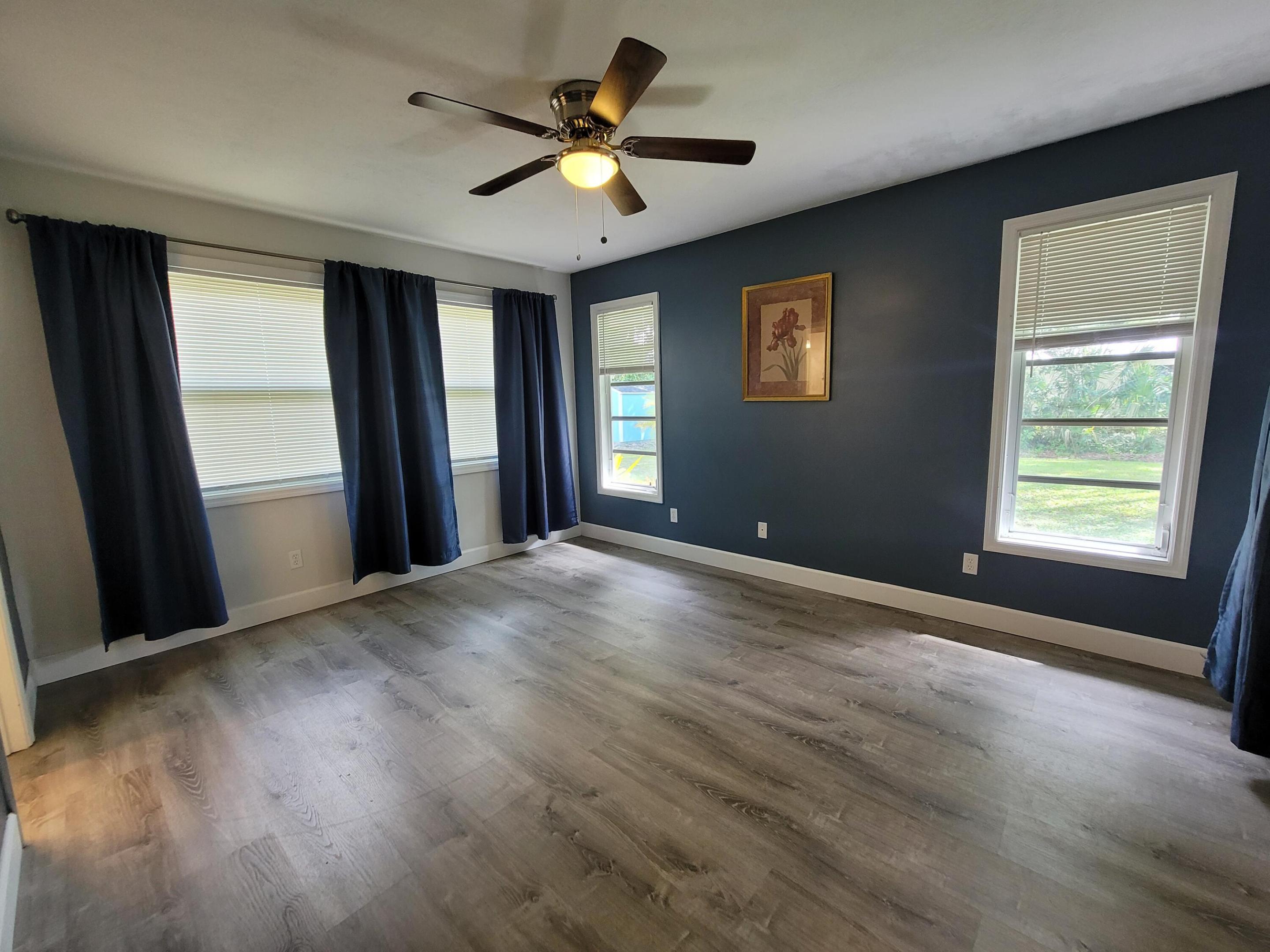 PINE TREE PARK UNIT NO 3 - Residential Lease