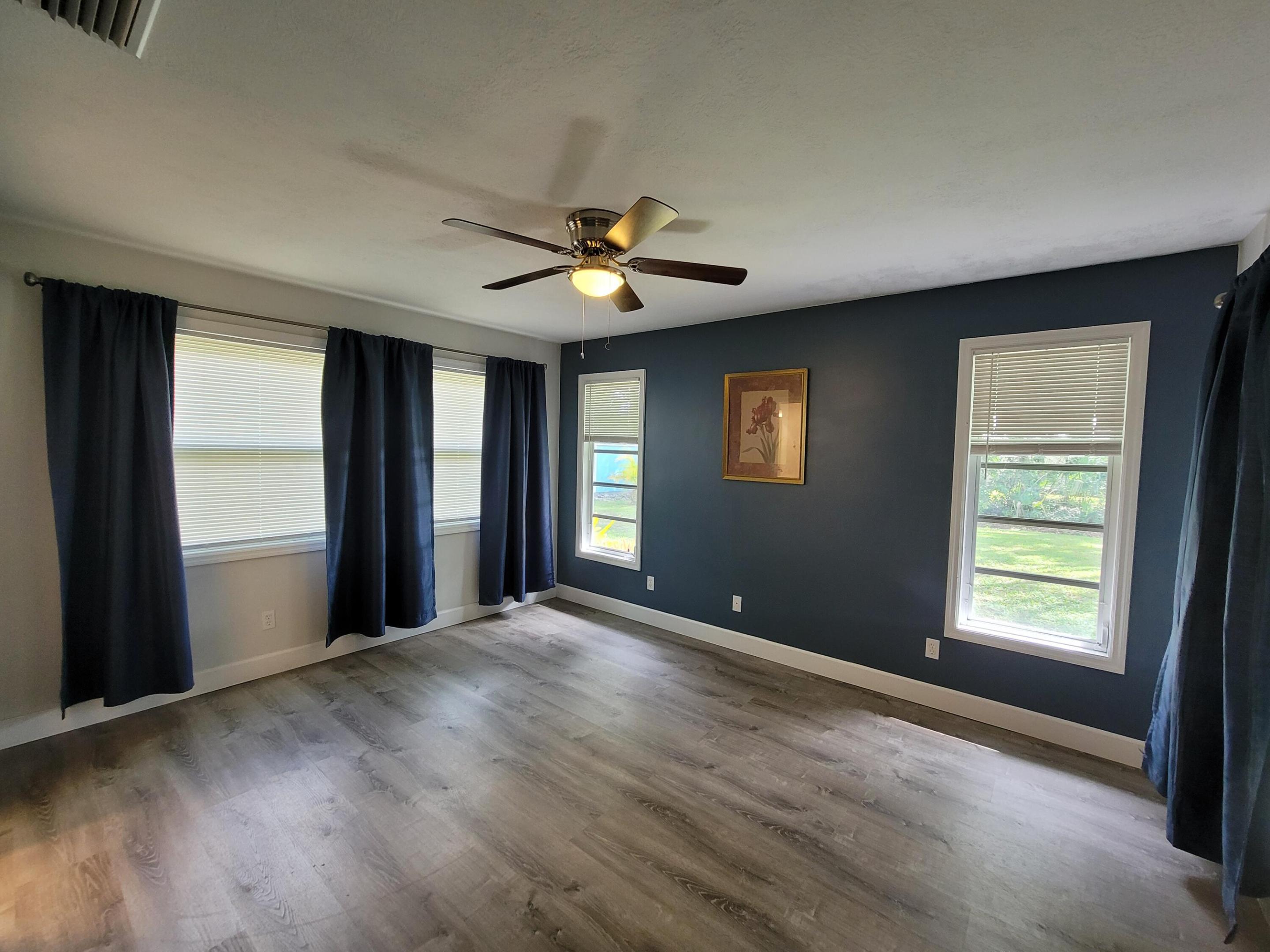 PINE TREE PARK UNIT NO 3 - Residential Lease