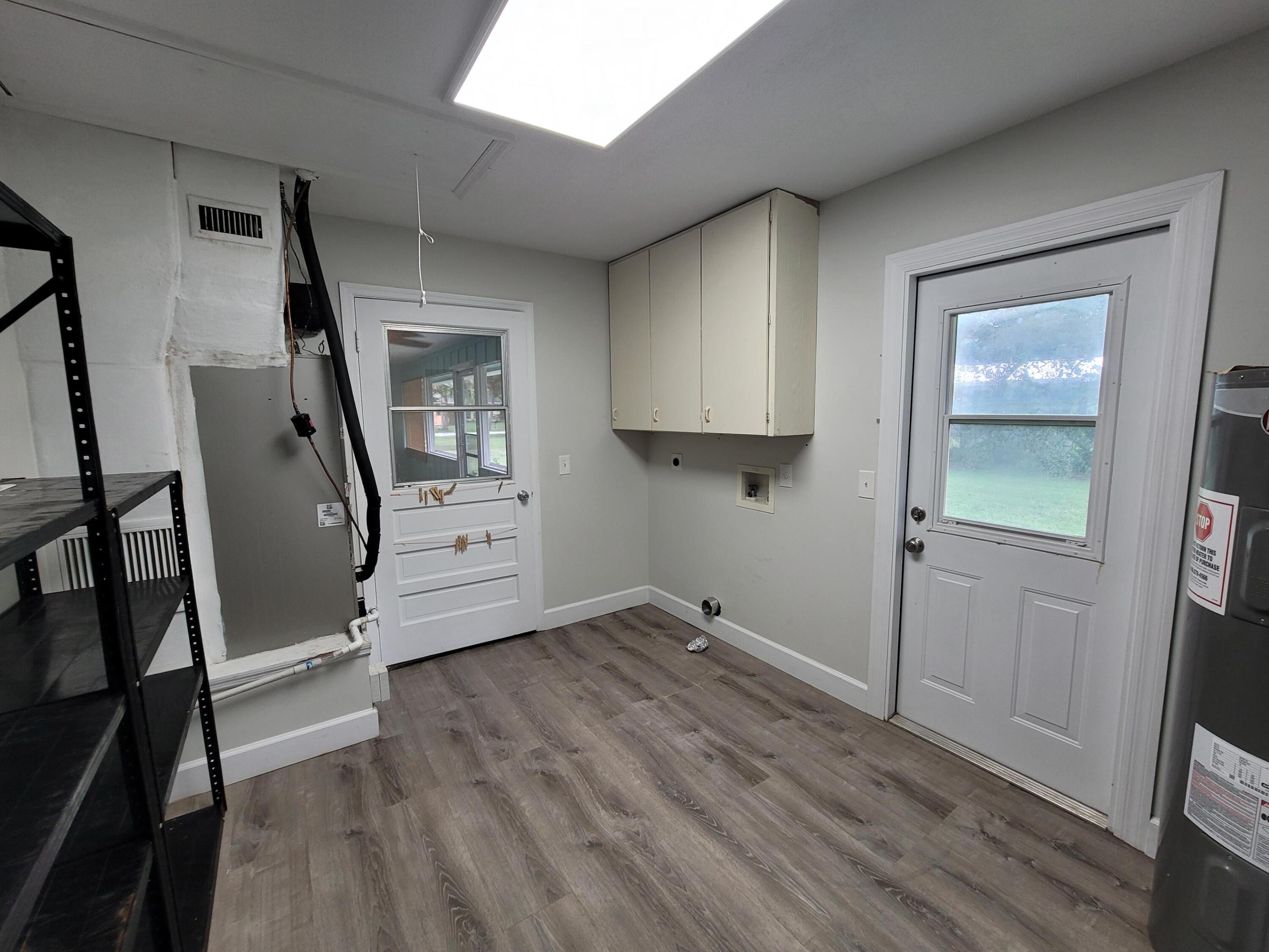 PINE TREE PARK UNIT NO 3 - Residential Lease