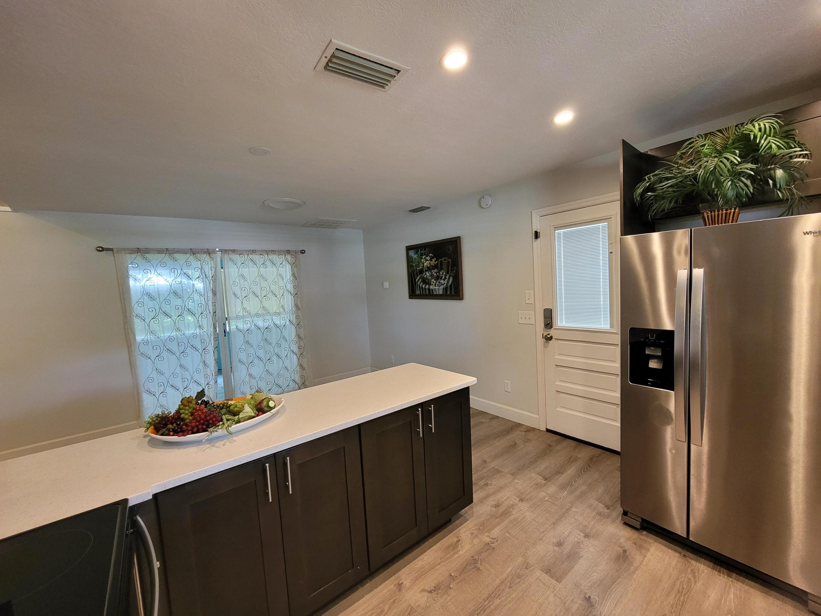 PINE TREE PARK UNIT NO 3 - Residential Lease