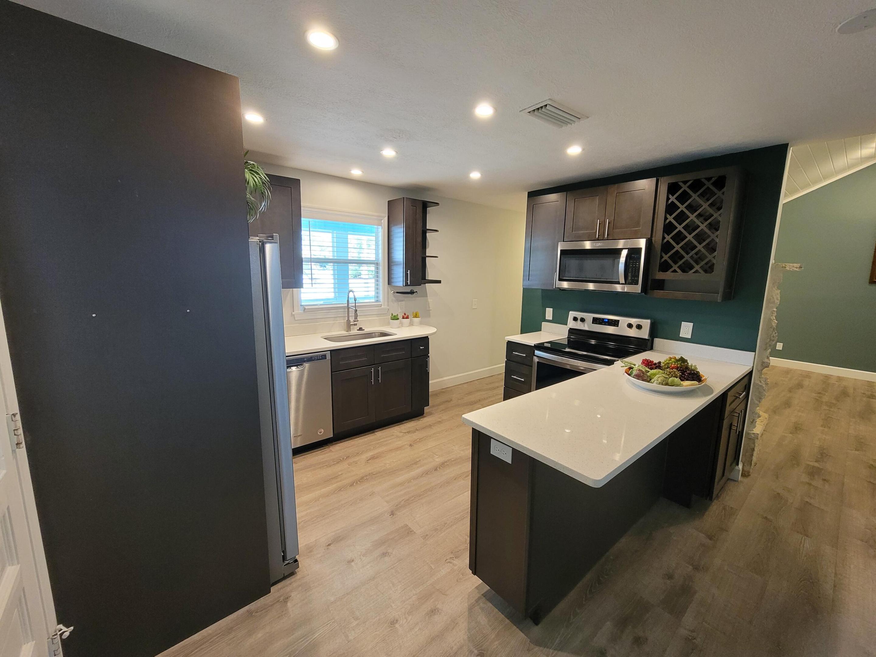 PINE TREE PARK UNIT NO 3 - Residential Lease