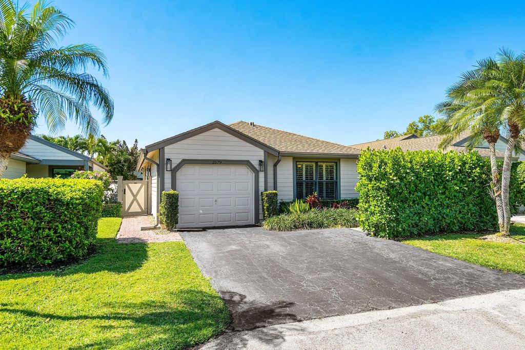 Photo of 2579 Bedford Mews Drive, Wellington, FL 33414 (MLS # B26006641)