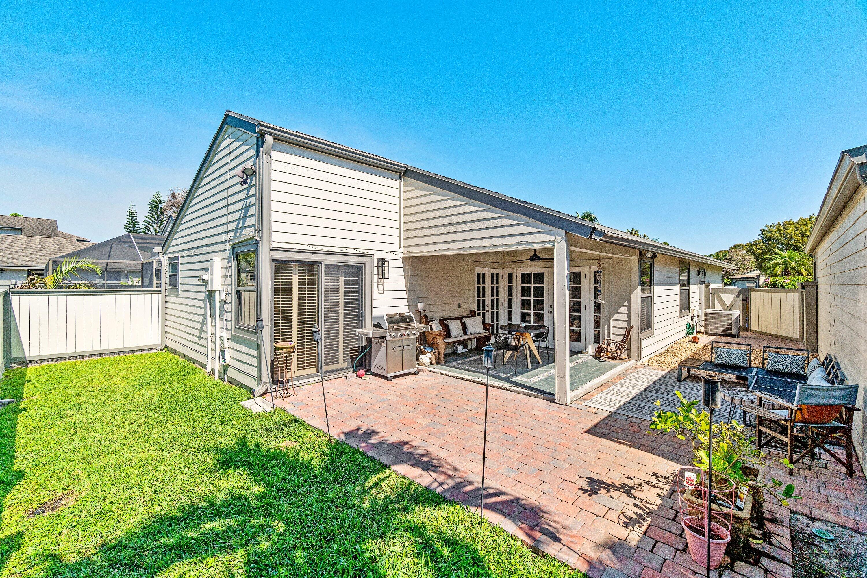 BEDFORD MEWS AT WELLINGTON - Residential Lease