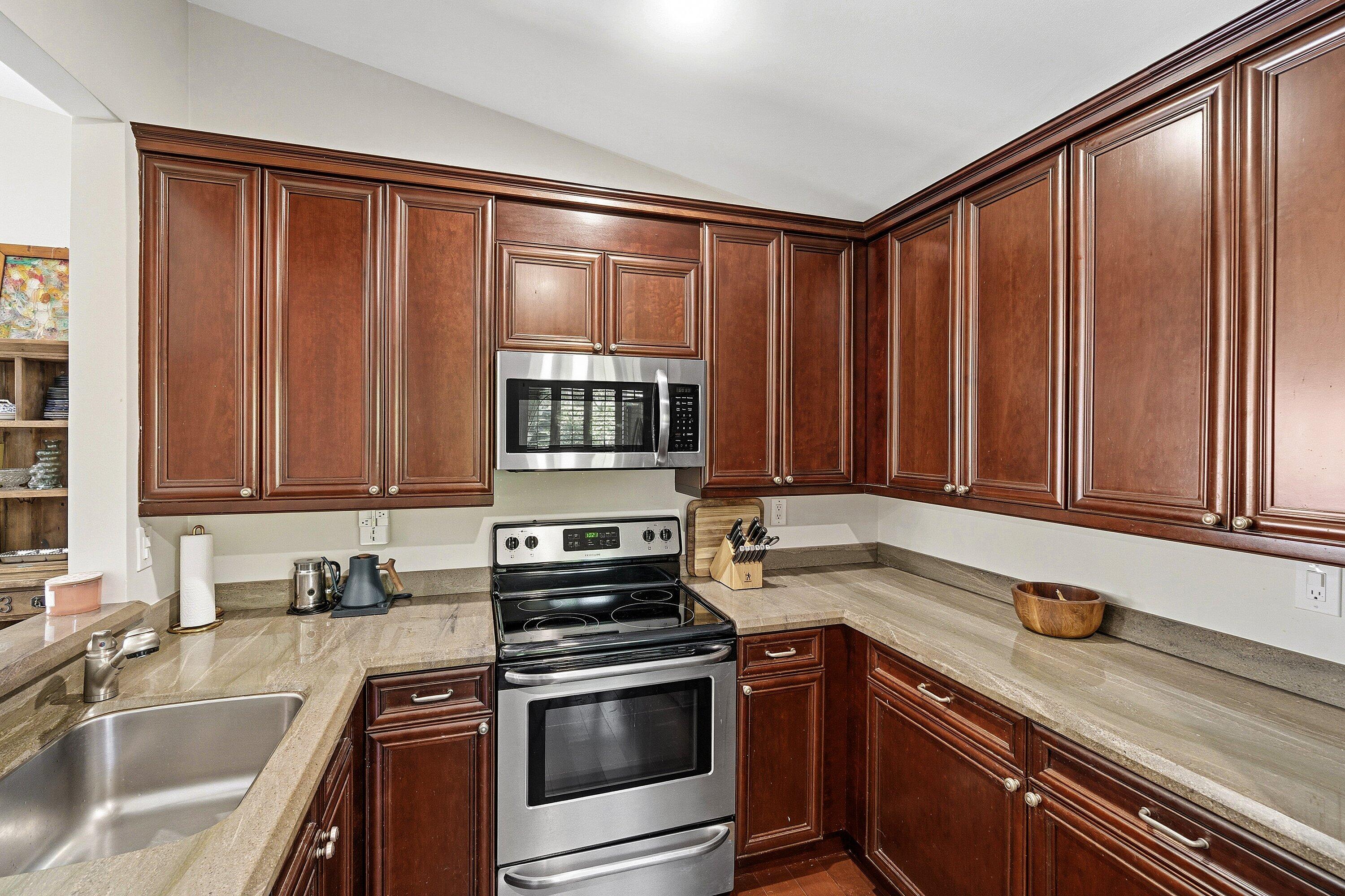 BEDFORD MEWS AT WELLINGTON - Residential Lease