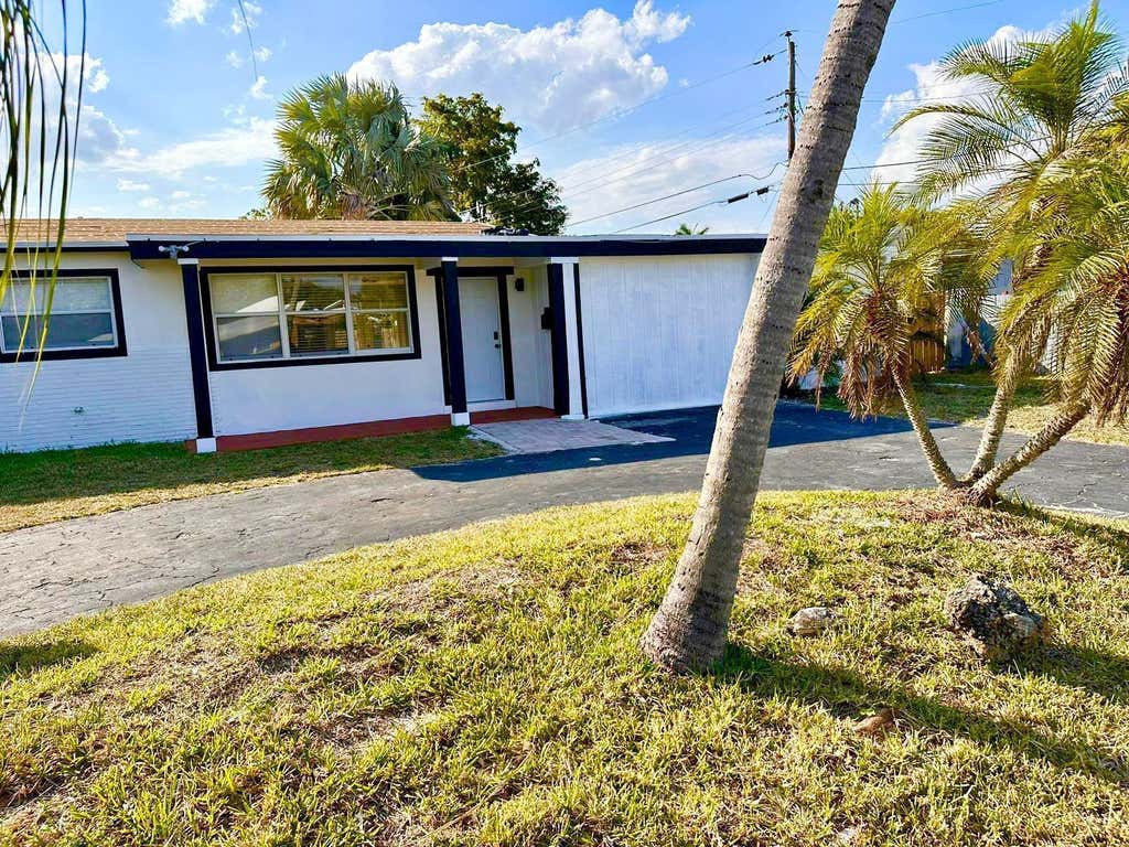 Photo of 601 NW 38th Street, Deerfield Beach, FL 33064 (MLS # B26069173)
