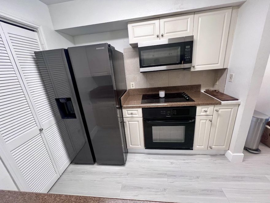 Gated Private Community, Spacious 2/2 lakefront condo is near the Clubhouse, Gym, and Community Pool near plenty of Guest Parking. Enjoy the peaceful views of water and natural greenery from your private screened-in balcony. Near I-95 close to Fort Lauderdale Beach and Downtown Fort Lauderdale Washer /dryer inside unit, new floors, new baseboards, updated bathrooms, assigned parking, Low HOA $560, can be sold furnished