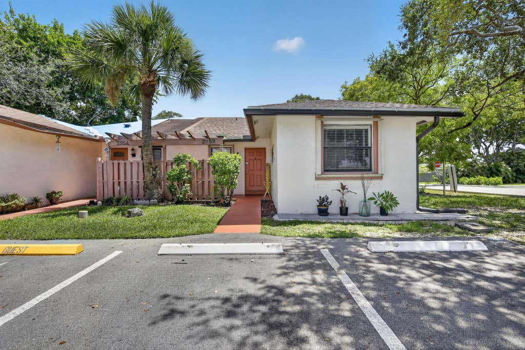 Photo of 2950 NW 109TH Terrace, Sunrise, FL 33322 (MLS # B26065765)