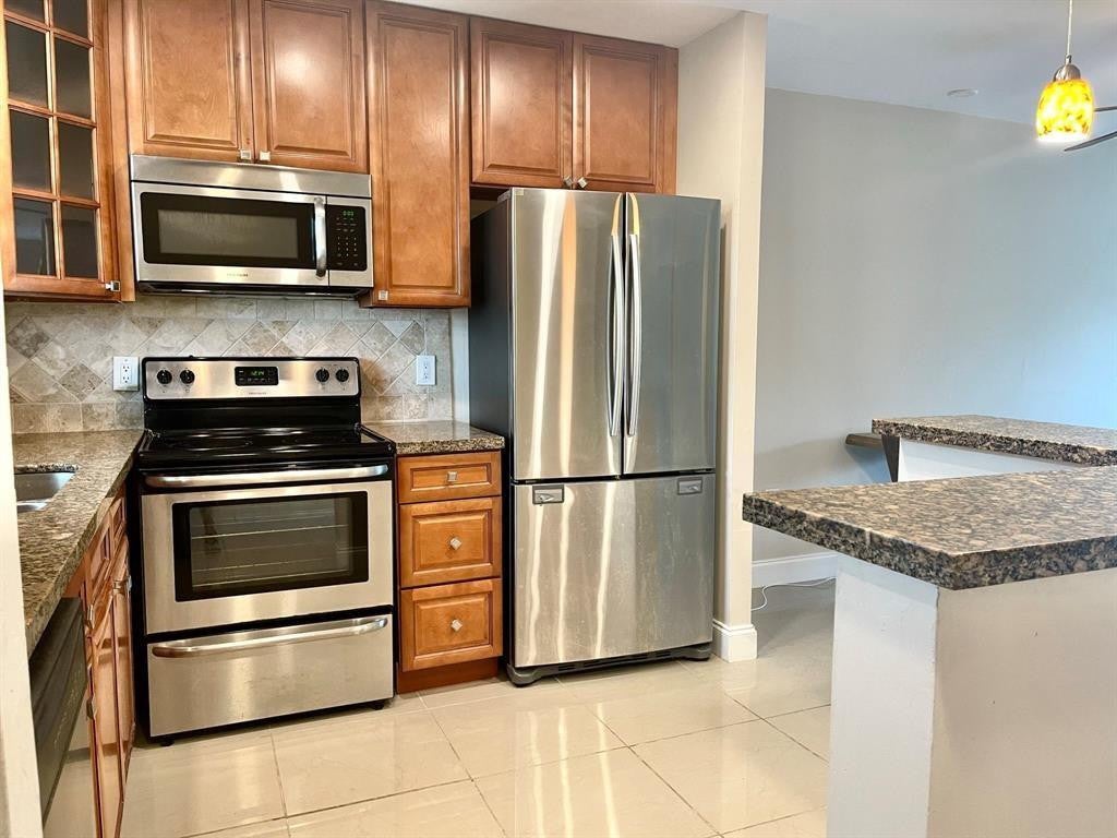 809 W Oakland Park Boulevard