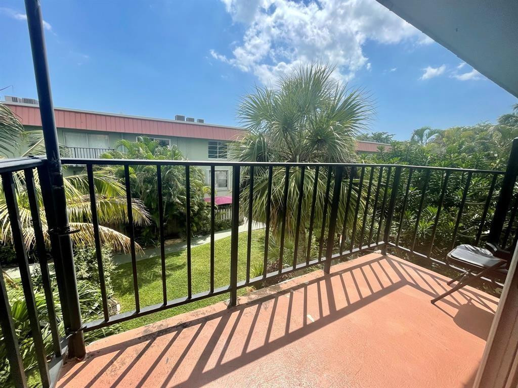 809 W Oakland Park Boulevard J12