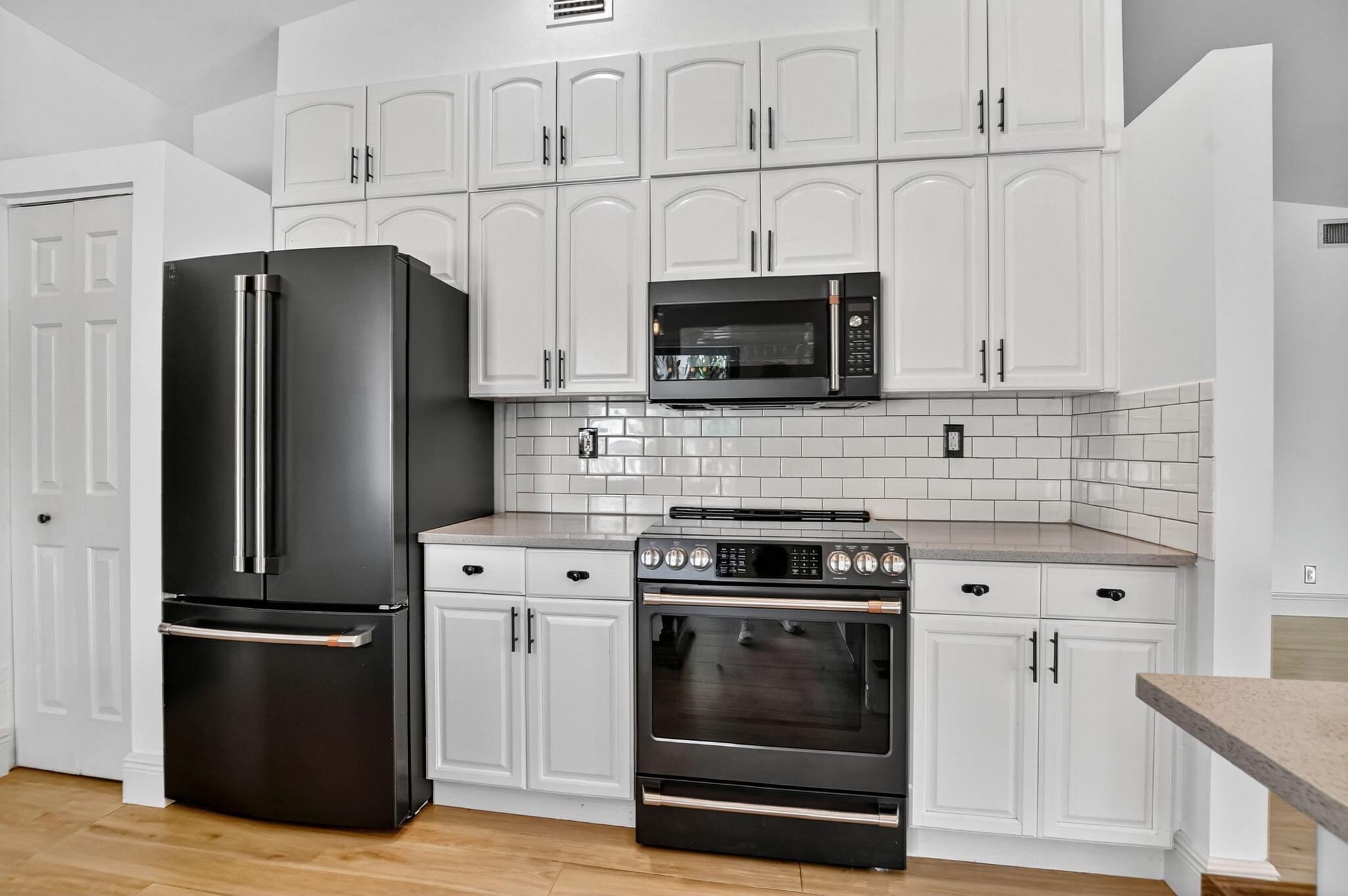 RAINBERRY LAKE PH IV-B - Residential Lease