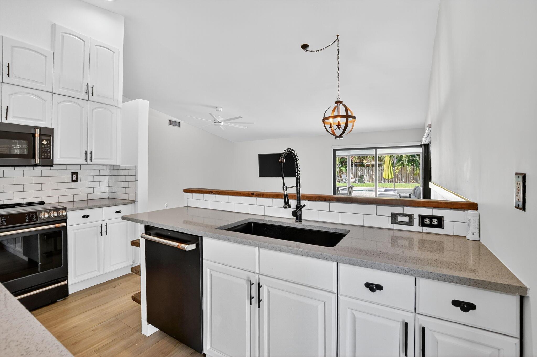 RAINBERRY LAKE PH IV-B - Residential Lease