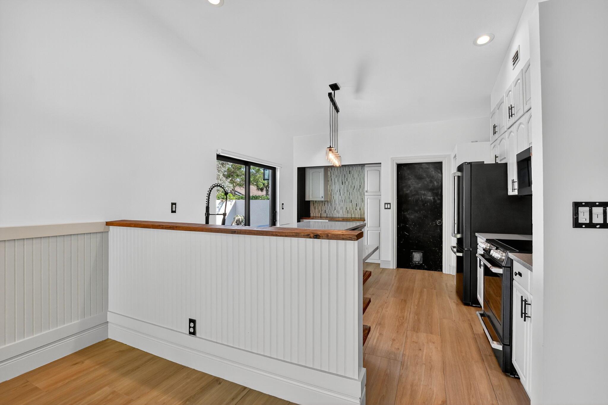 RAINBERRY LAKE PH IV-B - Residential Lease