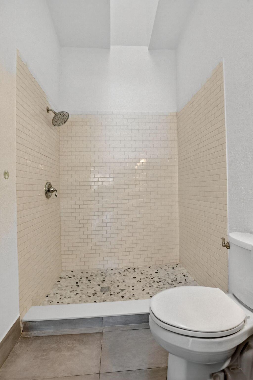 RAINBERRY LAKE PH IV-B - Residential Lease