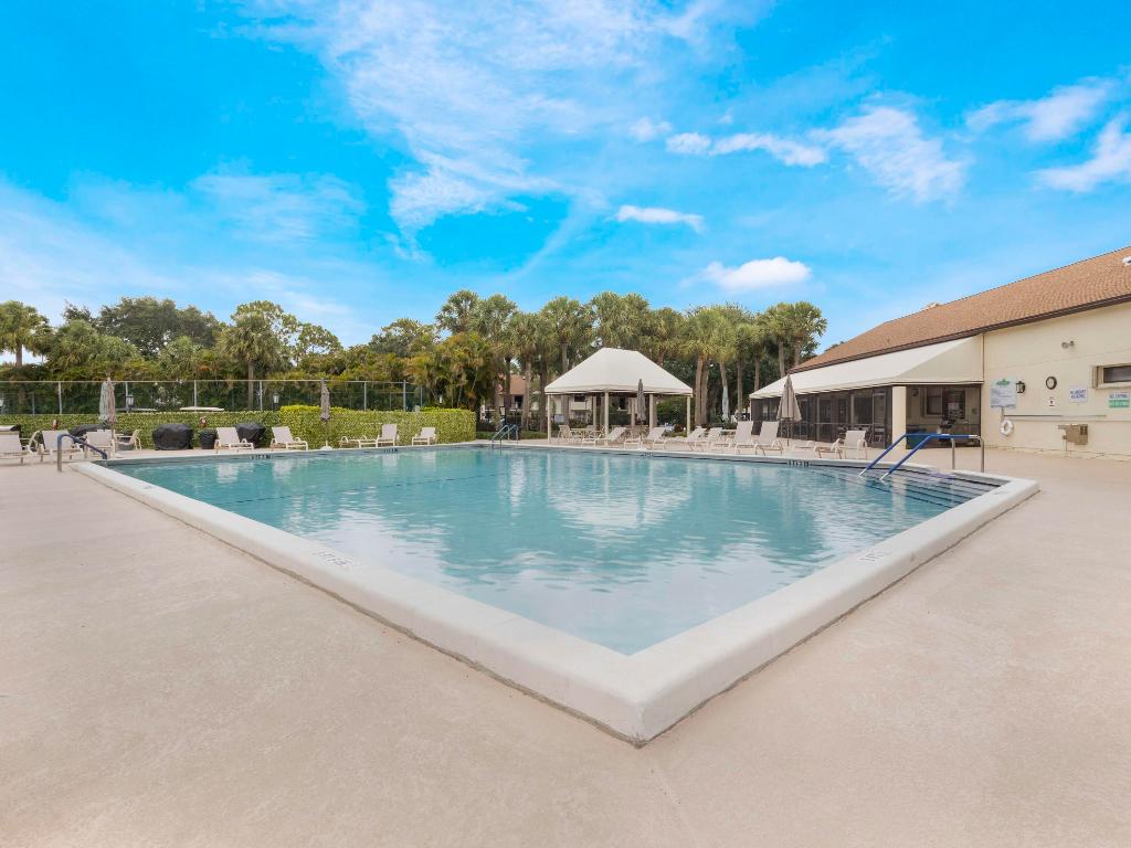 PARK POINTE - Residential