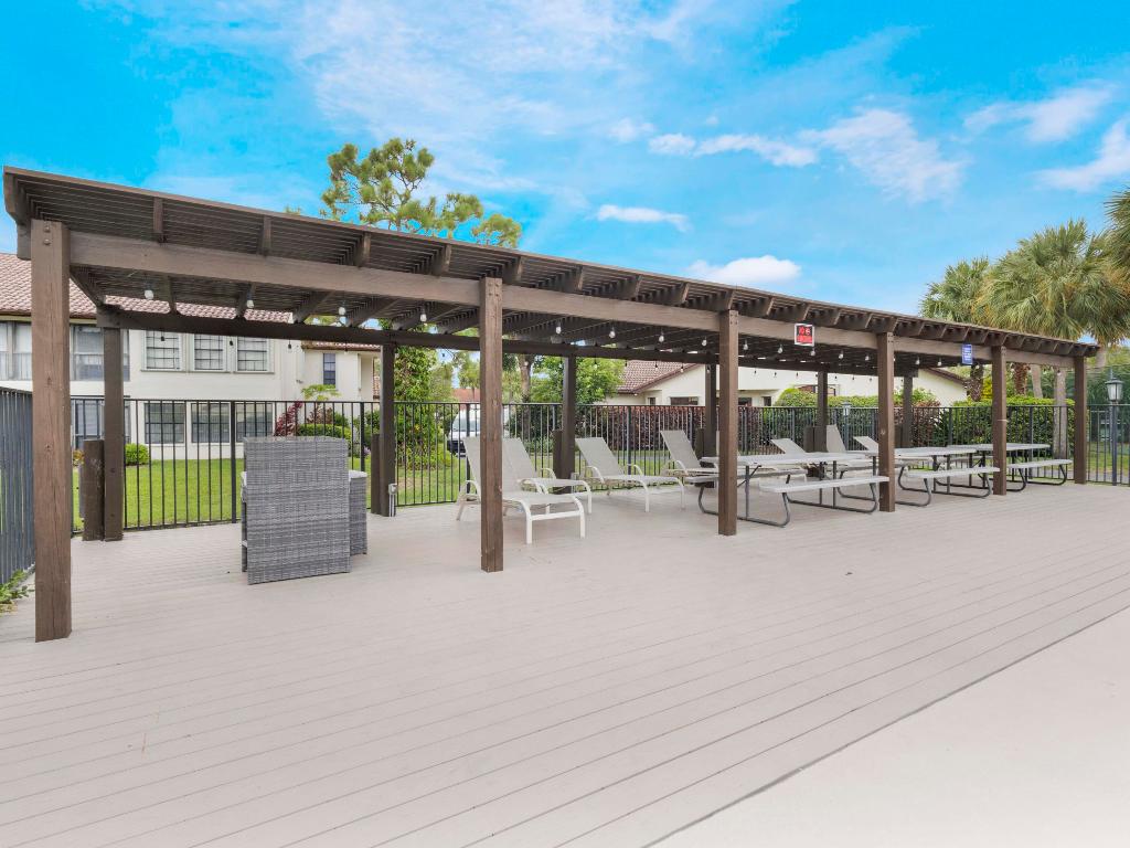 PARK POINTE - Residential