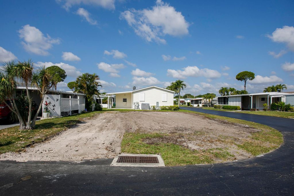 Photo of 8001 Esperanza Bay, Boynton Beach, FL 33436 (MLS # B26008332)