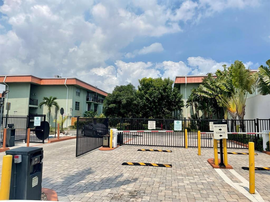 RACQUET CLUB - Residential