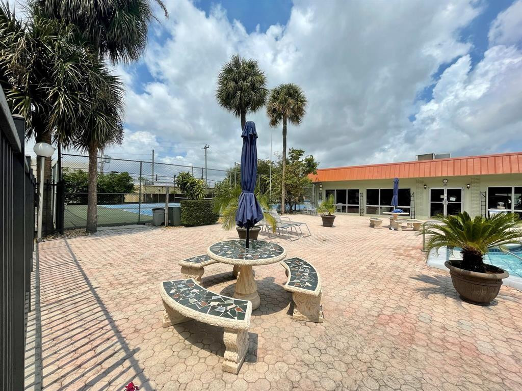 RACQUET CLUB - Residential