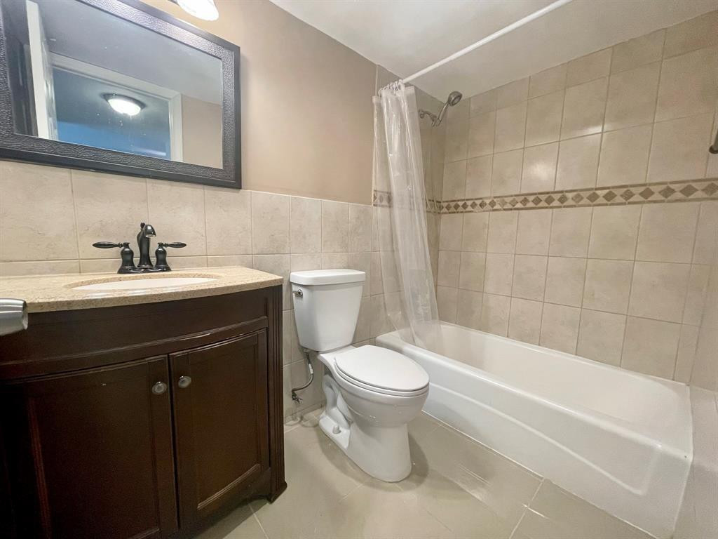 809 W Oakland Park Boulevard J12