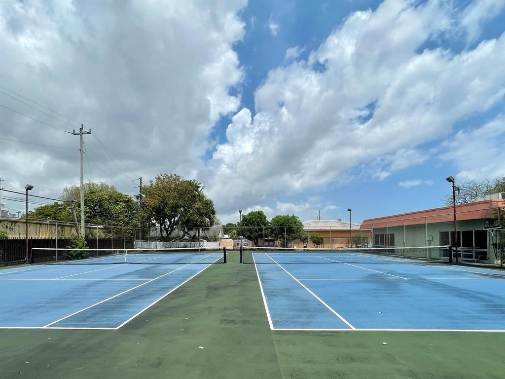 RACQUET CLUB - Residential