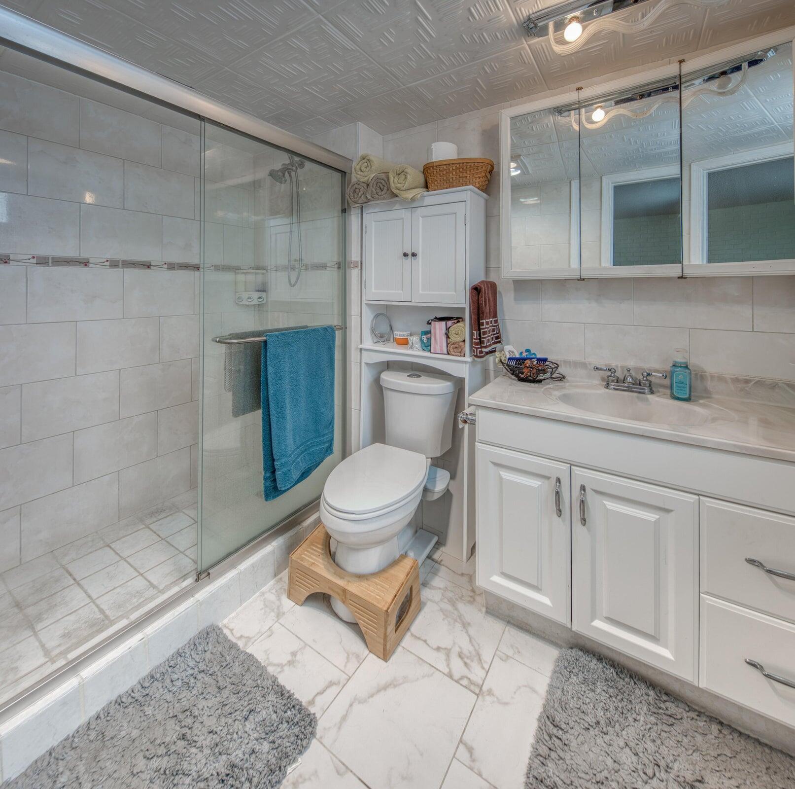 SHORE SIDE CONDO - Residential Lease