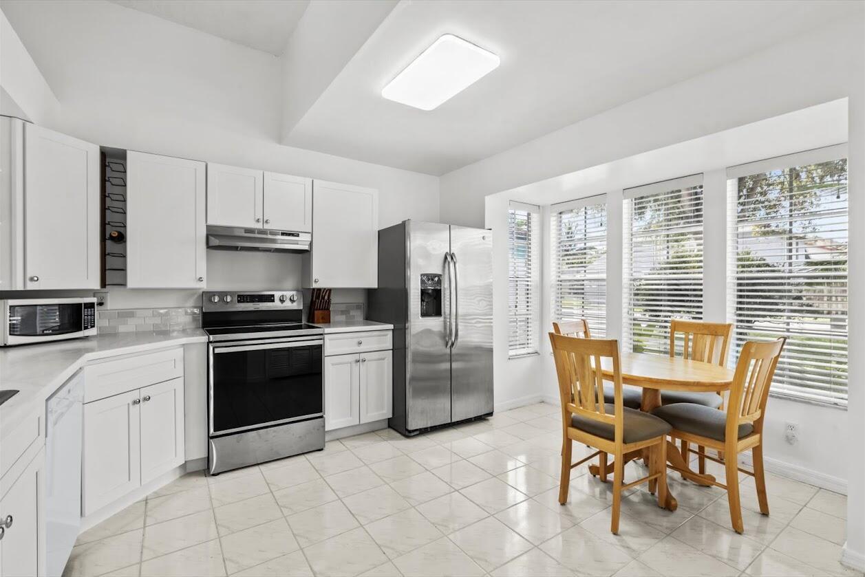 5015 Foxhall Drive N