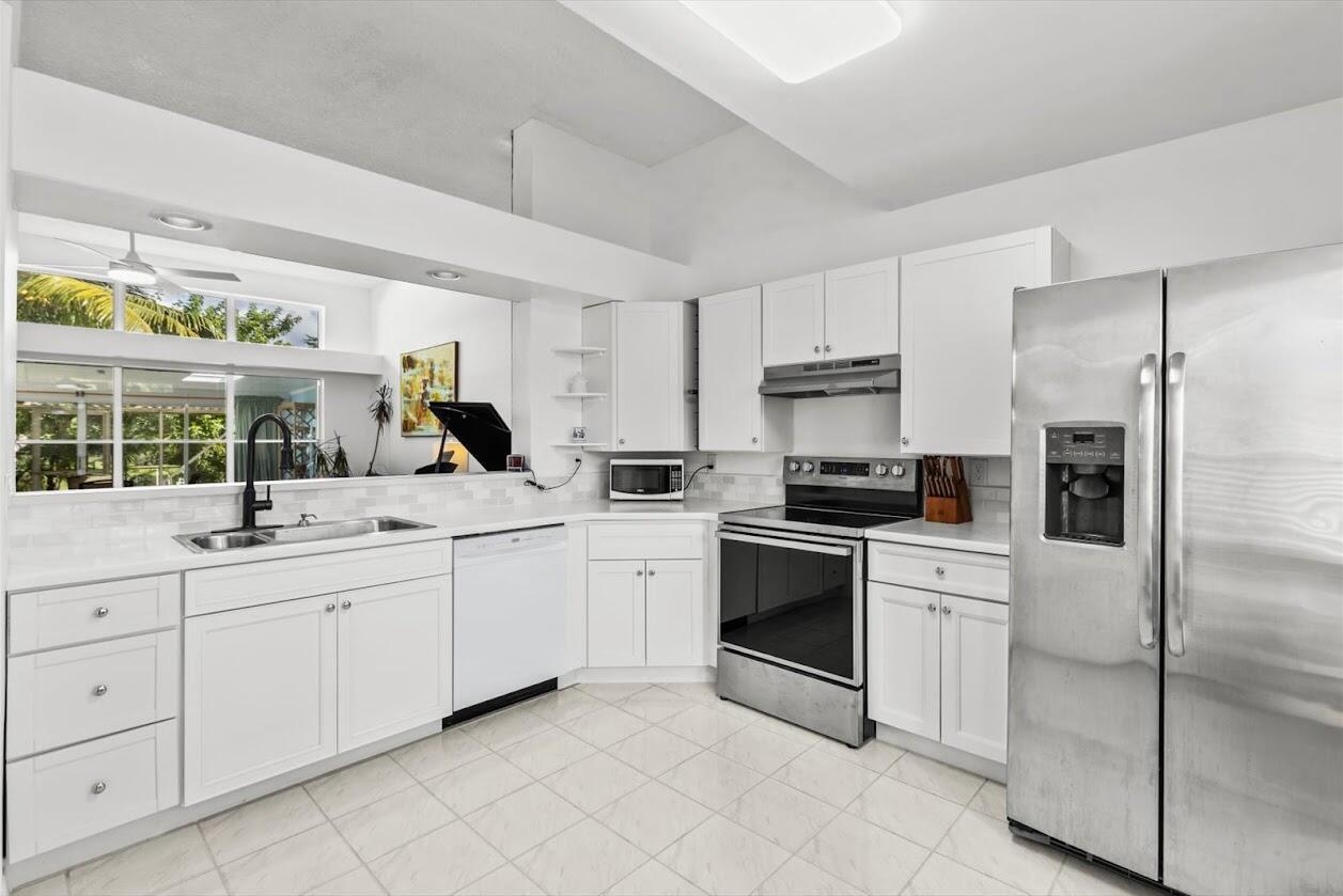 5015 Foxhall Drive N