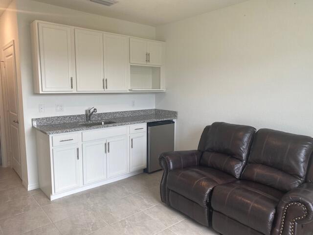 Turnkey Efficiency!! In Waterstone community. 1 bedroom 1 bath for rent. Private entrance, kitchenette , 1 parking spot in driveway. Full use of community amenities. Includes high speed internet, washer, dryer and utilities. No pets & No garage use. First, last and security deposit to move in. $100 application fee Credit and background check. Additional monthly utilities $60