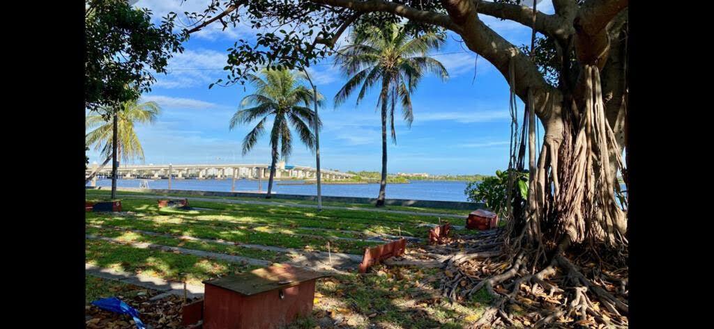 PALMWAY APTS CONDO - Residential