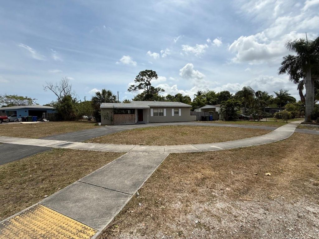 Photo of 800 Arizona Avenue, Fort Lauderdale, FL 33312 (MLS # F10496730)