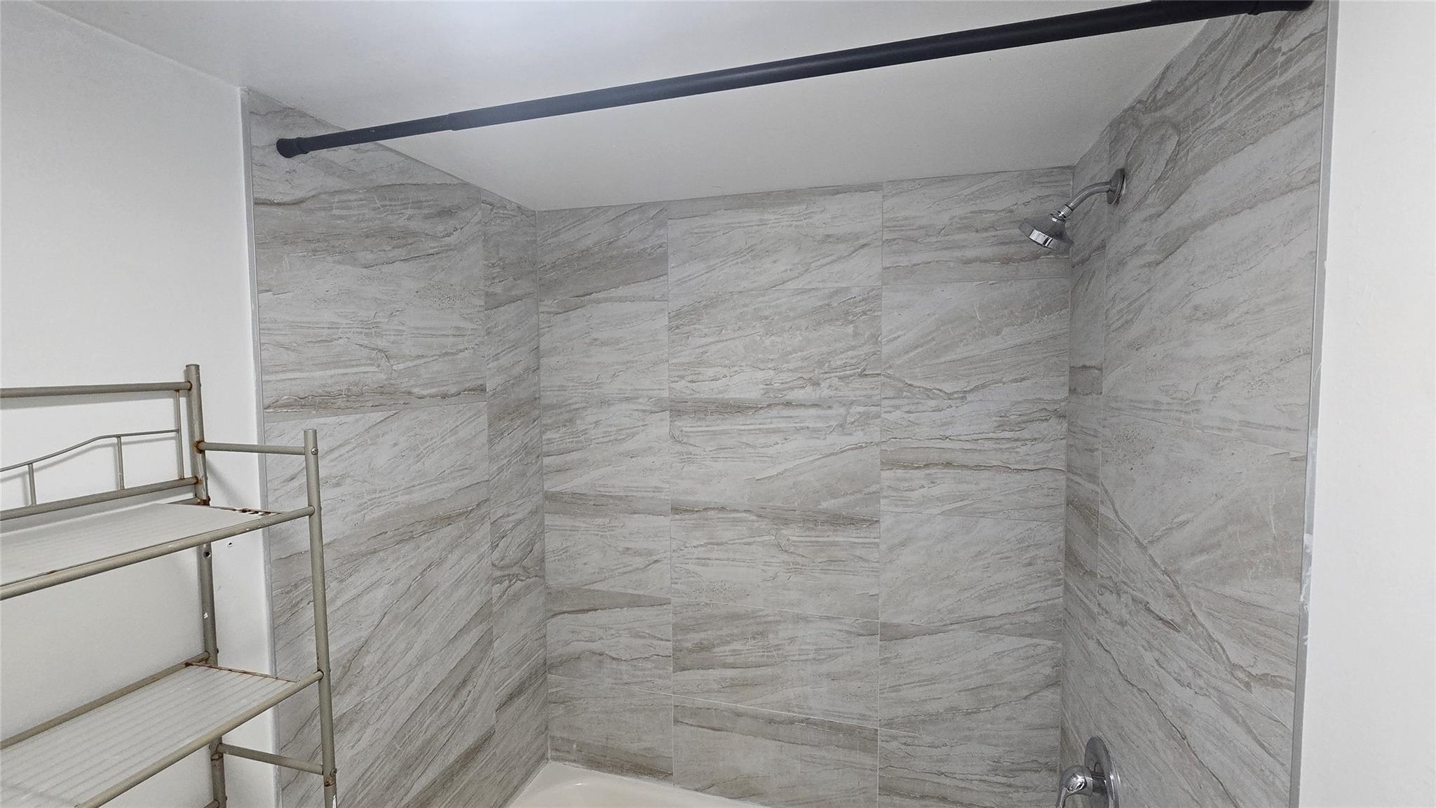 THE FALLS OF INVERRARY - Residential