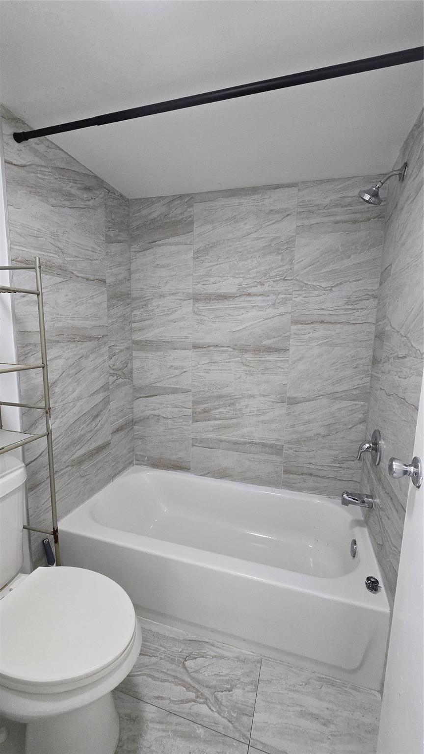 THE FALLS OF INVERRARY - Residential