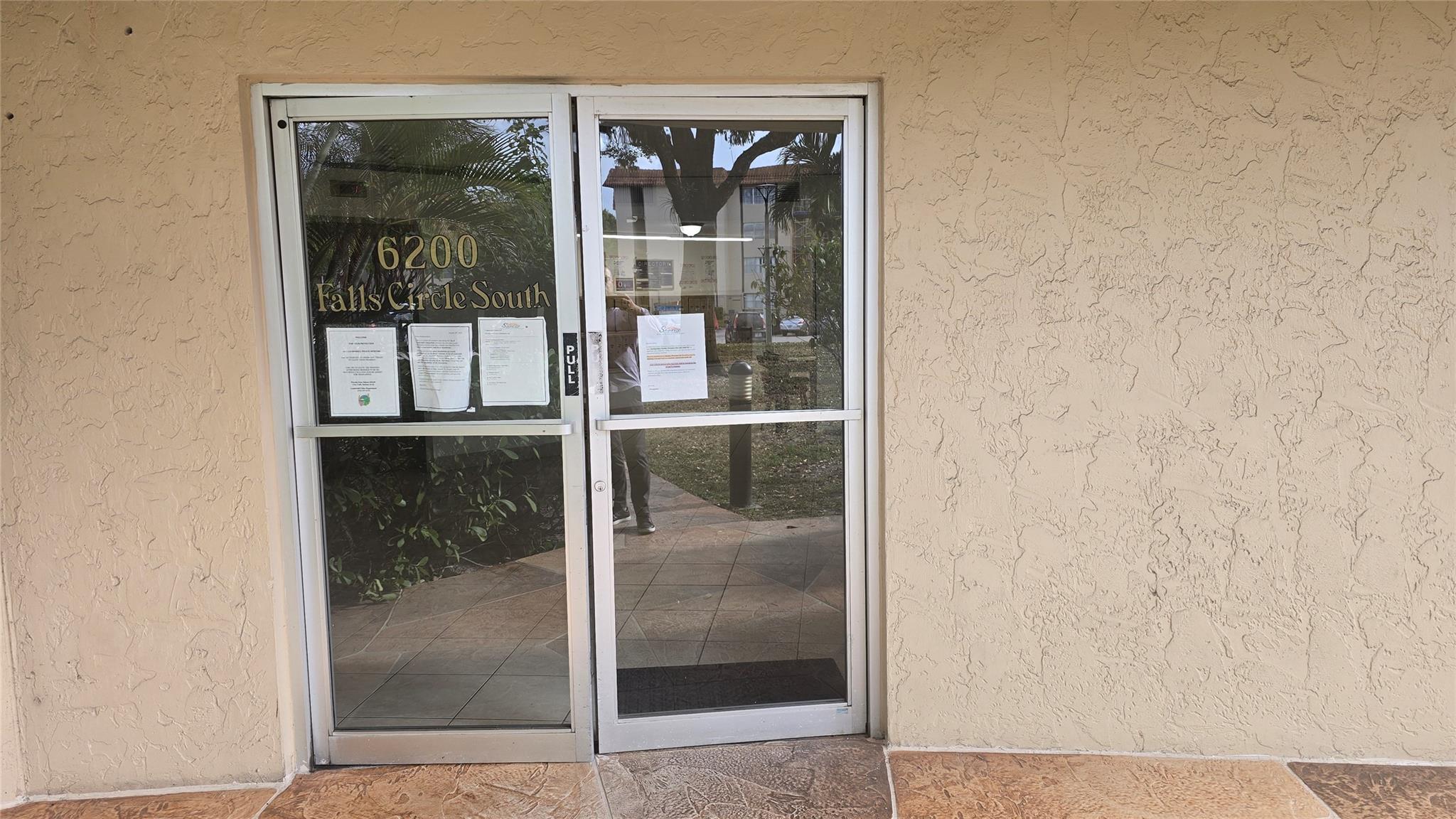 THE FALLS OF INVERRARY - Residential