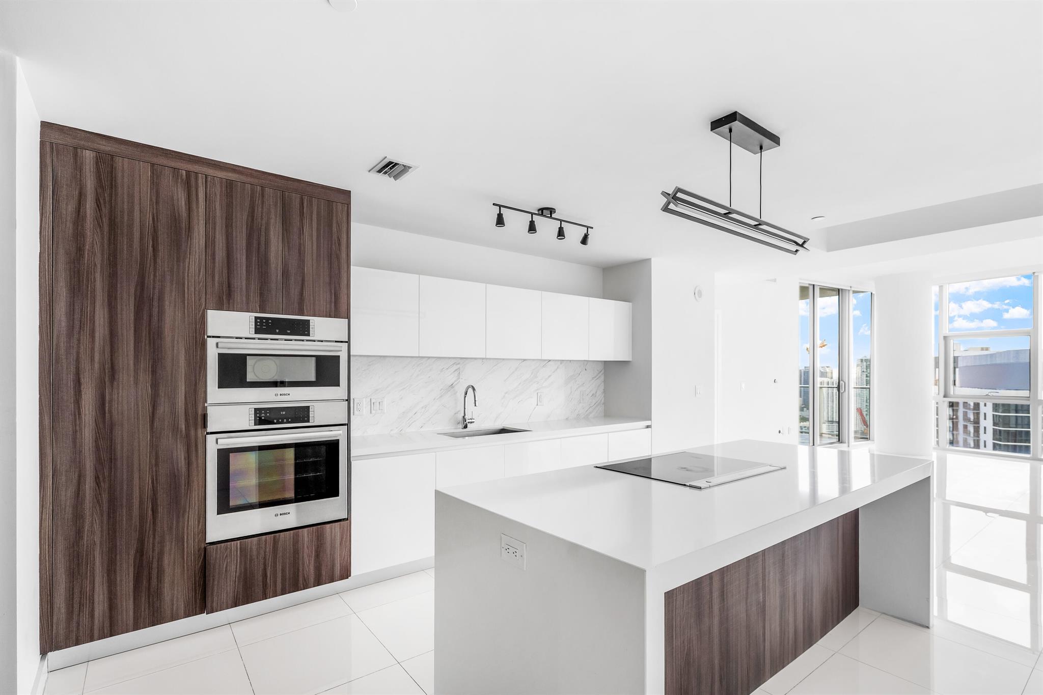 PARAMOUNT Miami Worldcenter Condo - Residential