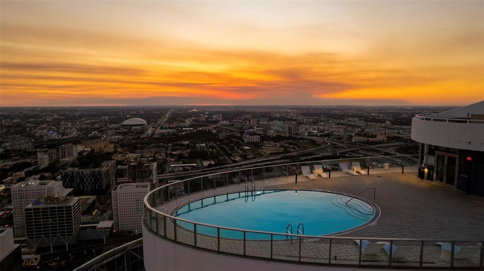 PARAMOUNT Miami Worldcenter Condo - Residential